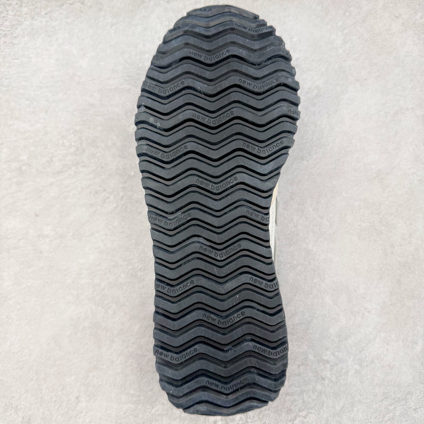 图片[9]-＃总裁 New Balance U471AJ NB新百伦织物牛剖层革春夏薄底鞋防滑耐磨平衡轻便低帮生活休闲鞋 原档数据独立私模大底 唯一正确三层组合大底 特高弹切片加持 百分百还原原鞋脚感 NB市场最强产物 防伪原标全套原楦原纸板原厂数据开发 全鞋电脑针车加持 原厂网布 原装进口头层翻毛皮料正确绒感卡色 正确中底拉帮中底网布细节 匠心打造 耗时两个月开发完成 工艺极其复杂难度可想而知 高端零售专供产物 尺码：36 37 37.5 38 38.5 39.5 40 40.5 41.5 42 42.5 43 44 44.5 45 45.5 46.5 47-选品中心