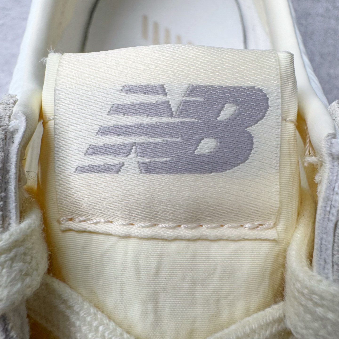 图片[14]-＃总裁 New Balance U471AJ NB新百伦织物牛剖层革春夏薄底鞋防滑耐磨平衡轻便低帮生活休闲鞋 原档数据独立私模大底 唯一正确三层组合大底 特高弹切片加持 百分百还原原鞋脚感 NB市场最强产物 防伪原标全套原楦原纸板原厂数据开发 全鞋电脑针车加持 原厂网布 原装进口头层翻毛皮料正确绒感卡色 正确中底拉帮中底网布细节 匠心打造 耗时两个月开发完成 工艺极其复杂难度可想而知 高端零售专供产物 尺码：36 37 37.5 38 38.5 39.5 40 40.5 41.5 42 42.5 43 44 44.5 45 45.5 46.5 47-选品中心