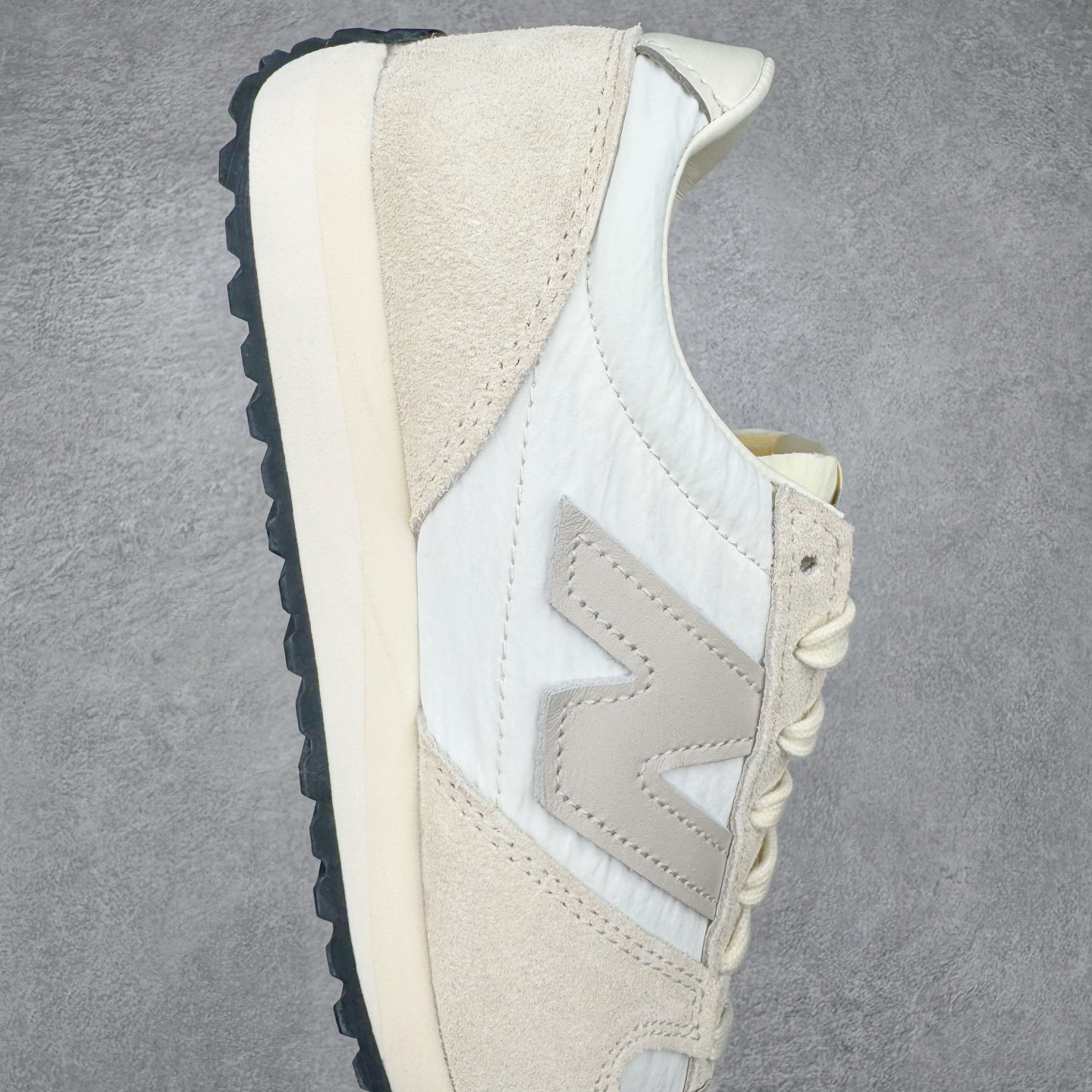 图片[6]-＃总裁 New Balance U471AJ NB新百伦织物牛剖层革春夏薄底鞋防滑耐磨平衡轻便低帮生活休闲鞋 原档数据独立私模大底 唯一正确三层组合大底 特高弹切片加持 百分百还原原鞋脚感 NB市场最强产物 防伪原标全套原楦原纸板原厂数据开发 全鞋电脑针车加持 原厂网布 原装进口头层翻毛皮料正确绒感卡色 正确中底拉帮中底网布细节 匠心打造 耗时两个月开发完成 工艺极其复杂难度可想而知 高端零售专供产物 尺码：36 37 37.5 38 38.5 39.5 40 40.5 41.5 42 42.5 43 44 44.5 45 45.5 46.5 47-选品中心