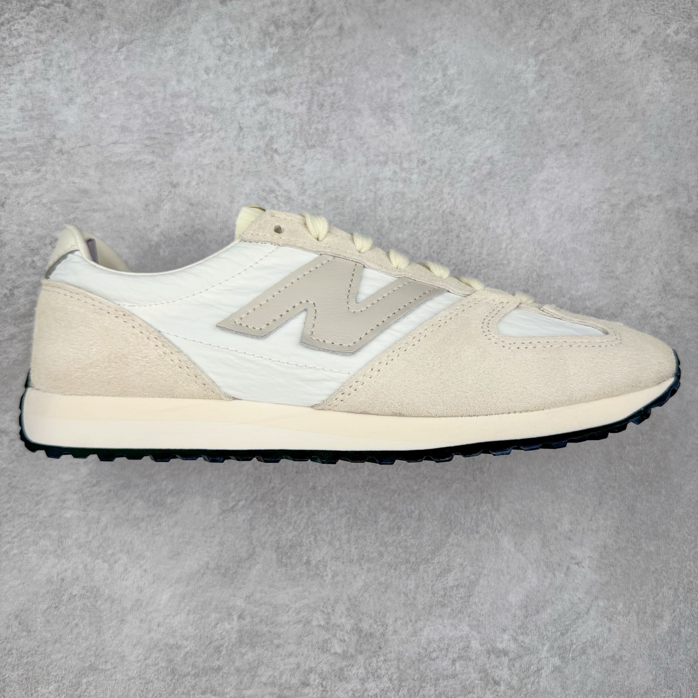 ＃总裁 New Balance U471AJ NB新百伦织物牛剖层革春夏薄底鞋防滑耐磨平衡轻便低帮生活休闲鞋 原档数据独立私模大底 唯一正确三层组合大底 特高弹切片加持 百分百还原原鞋脚感 NB市场最强产物 防伪原标全套原楦原纸板原厂数据开发 全鞋电脑针车加持 原厂网布 原装进口头层翻毛皮料正确绒感卡色 正确中底拉帮中底网布细节 匠心打造 耗时两个月开发完成 工艺极其复杂难度可想而知 高端零售专供产物 尺码：36 37 37.5 38 38.5 39.5 40 40.5 41.5 42 42.5 43 44 44.5 45 45.5 46.5 47-选品中心