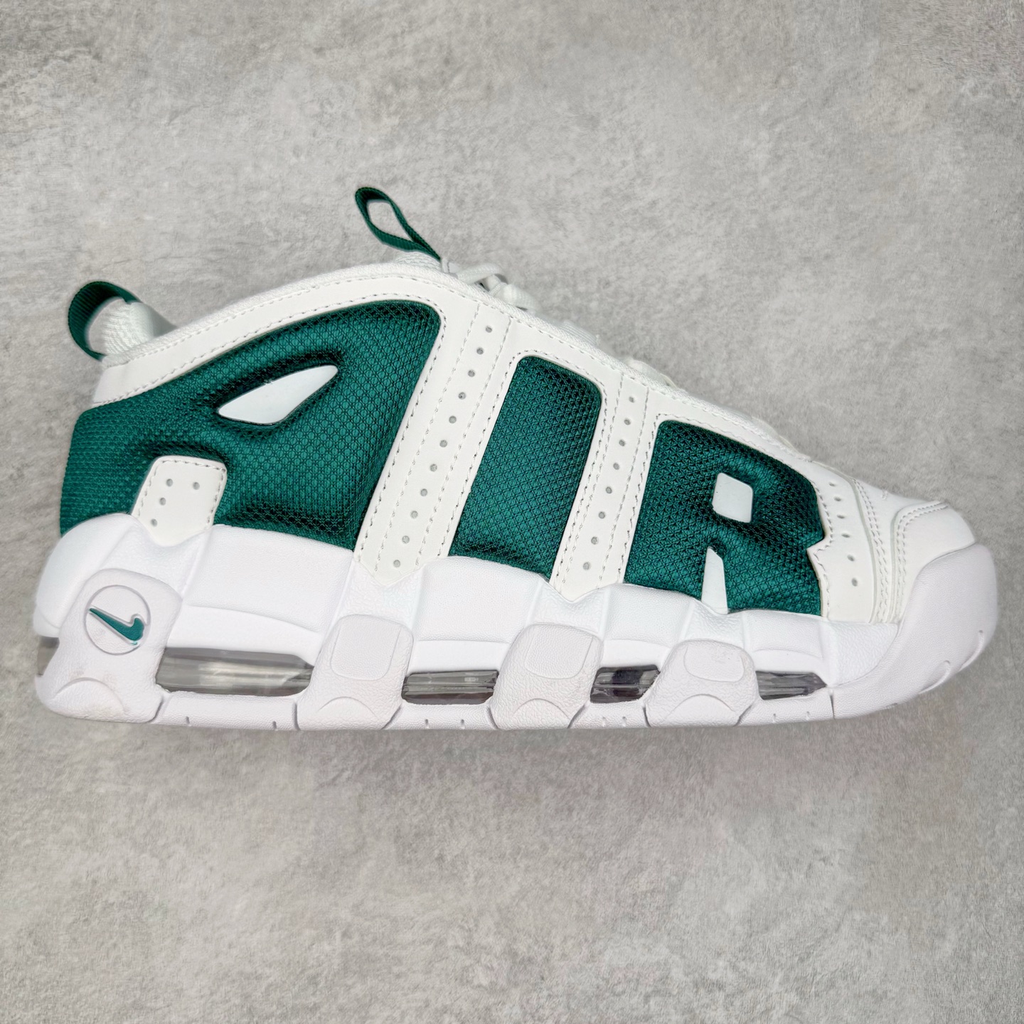 NK Air More Uptempo 皮蓬舒适防滑耐磨 低帮 复古篮球鞋 男女同款 实拍调校N版已经零色差零失真 百分百还原实物色彩所见即所得 不存在货不对板色差等低级问题 选购参考实物拍摄 不混卖不参货 只用心做好货严格选品 承诺混一赔十 尺码：36 36.5 37.5 38 38.5 39 40 40.5 41 42 42.5 43 44 44.5 45-选品中心