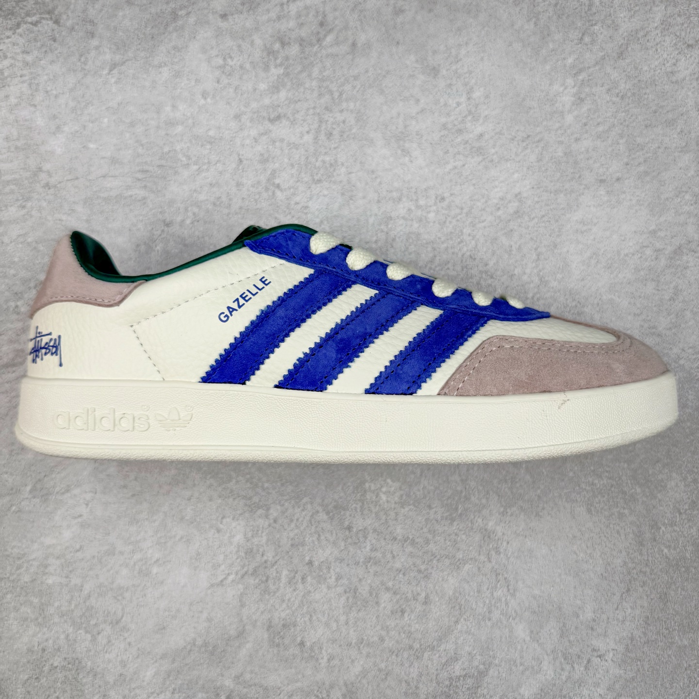 ＃C2 AD Gazelle Indoor Trainers 羚羊内训系列低帮复古百搭休闲运动德训风板鞋 DD6601 90年代经典的复刻版！自60年代以足球训练鞋面世以来,Gazelle就以其经典设计席卷全球。1991年版本的复刻,再造经典Gazelle。采用皮革打造,搭配浊色细节,让这款经典更加简约。尺码：36 36⅔ 37⅓ 38 38⅔ 39⅓ 40 40⅔ 41⅓ 42 42⅔ 43⅓ 44⅓ 44⅔ 45-选品中心