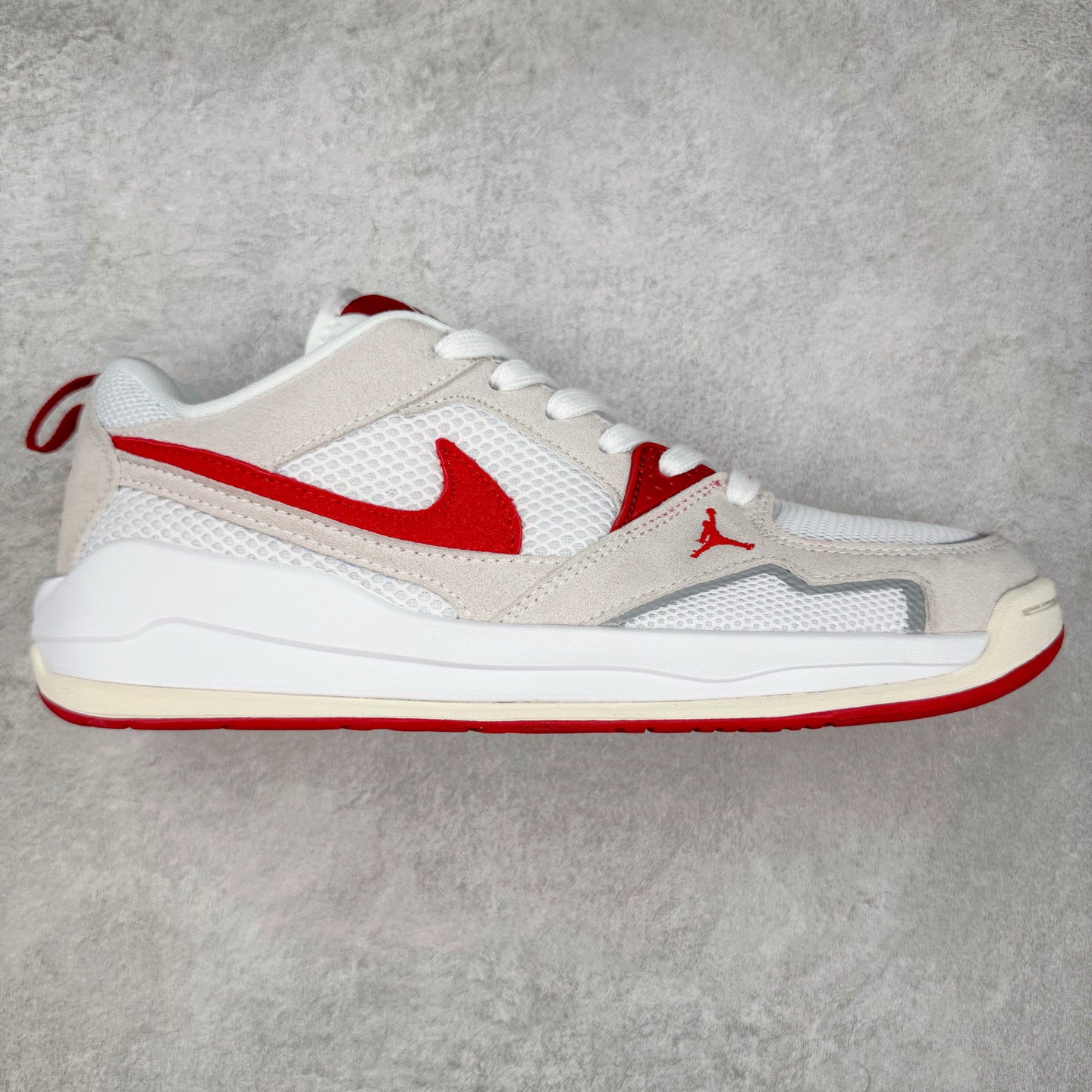 Jordan CMFT Era 时尚舒适 耐磨 低帮 复古篮球鞋 实拍调校N版已经零色差零失真 百分百还原实物色彩所见即所得 不存在货不对板色差等低级问题 选购参考实物拍摄 不混卖不参货 只用心做好货严格选品 承诺混一赔十 尺码：36 36.5 37.5 38 38.5 39 40 40.5 41 42 42.5 43 44 44.5 45 46-选品中心