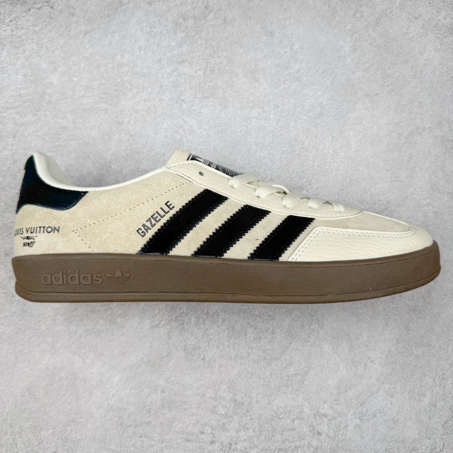 ＃C2 AD Gazelle Indoor Trainers 羚羊内训系列低帮复古百搭休闲运动德训风板鞋 DD6601 90年代经典的复刻版！自60年代以足球训练鞋面世以来,Gazelle就以其经典设计席卷全球。1991年版本的复刻,再造经典Gazelle。采用皮革打造,搭配浊色细节,让这款经典更加简约。尺码：36 36⅔ 37⅓ 38 38⅔ 39⅓ 40 40⅔ 41⅓ 42 42⅔ 43⅓ 44⅓ 44⅔ 45-选品中心