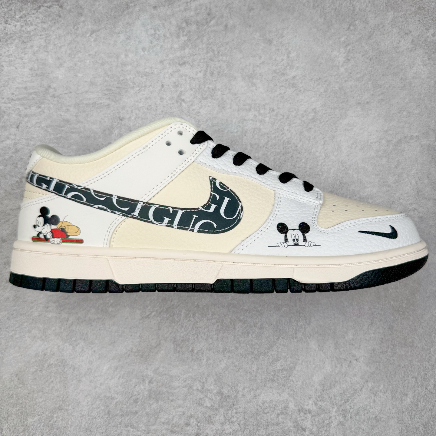 NK Dunk Low 定制配色 KK1333-041 大厂出品 极力推荐 原装头层材料 独家版型蒸餾加工帶來的是更好的视觉和脚感体验大厂纯原品质出货 清洁度 电绣工艺 皮料切割干净无任何毛边 细节完美 实拍调校N版已经零色差零失真 百分百还原实物色彩所见即所得 不存在货不对板色差等低级问题 选购参考实物拍摄 不混卖不参货 只用心做好货严格选品 承诺混一赔十 尺码：36 36.5 37.5 38 38.5 39 40 40.5 41 42 42.5 43 44 44.5 45-选品中心