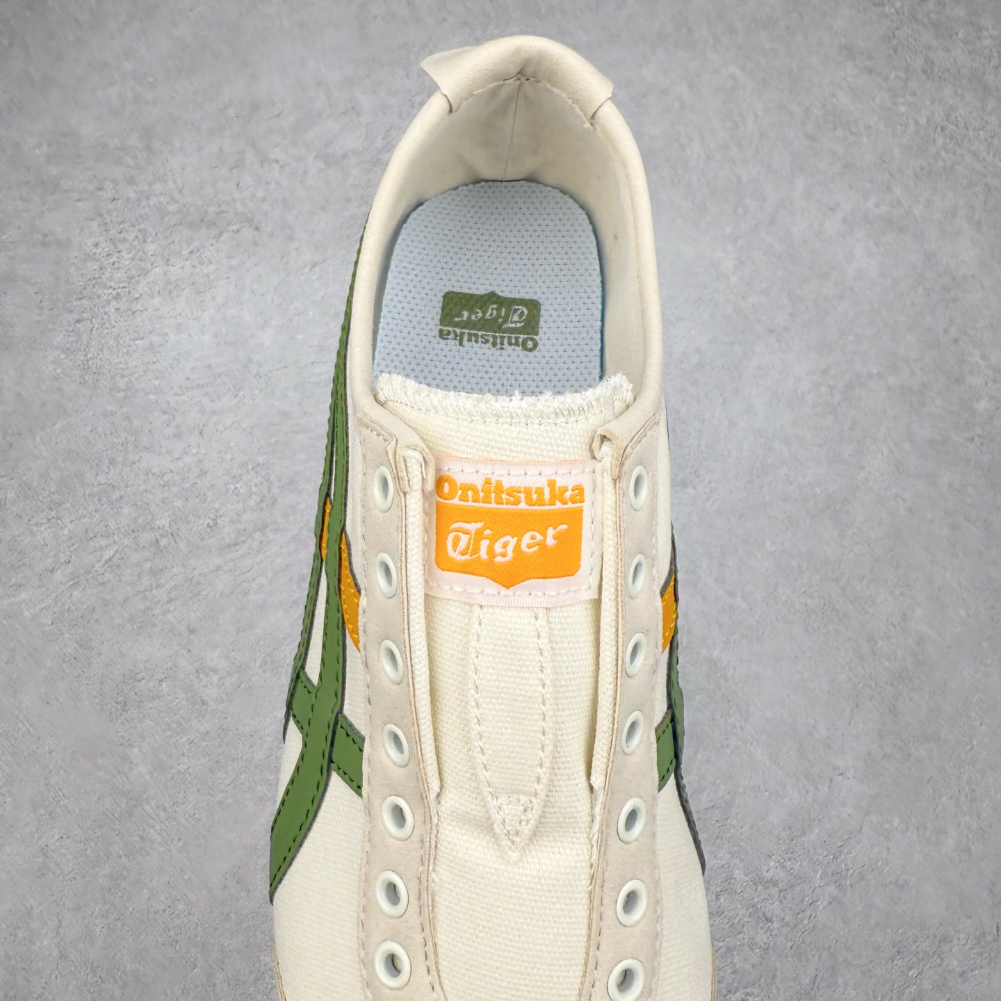 图片[5]-Asics Onitsuka Tiger MEXICO 66 亚瑟士鬼冢虎复古经典板鞋 市场王者选手 海外订单工厂出品 长期生产补货永不断码 超成熟稳定的做工品控 原装全套纸板楦头开发 原汁原味 完美呈现版型 私模正确鞋底咬花纹路 一比一鞋头弧度高度鞋身弧度 绝不口嗨 细节品控鞋型随意秒杀市面 原档咬花纹路私模大底 一个单元有六个三角形 总体形拼接呈现花瓣状 官方四联吊牌 原装Ortholite轻量化鞋垫 原盒原配 质保卡 说明书 钢印防尘纸 纸板中底带钢印 乳胶组合鞋垫 支持全方位的对比专柜 产品从款式颜色造型上体现出追求舒适和细节的完美 鞋类更是推崇手工制作的严谨与完美 融舒适性与可穿性的设计风格 注重细节的完美和别致魅力 既保持稳重 又不失轻松的时尚感 尺码：36 37 37.5 38 39 39.5 40 40.5 41.5 42 42.5 43.5 44 45-选品中心