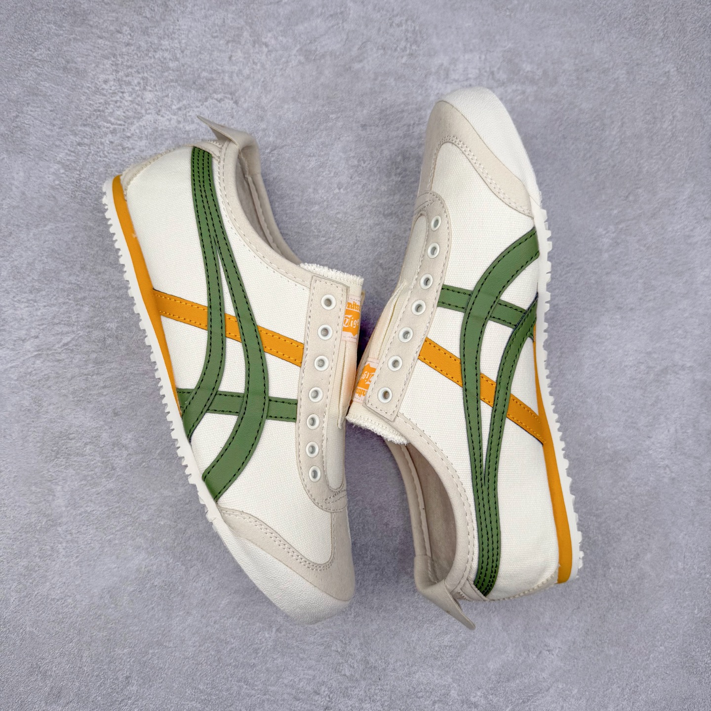 图片[3]-Asics Onitsuka Tiger MEXICO 66 亚瑟士鬼冢虎复古经典板鞋 市场王者选手 海外订单工厂出品 长期生产补货永不断码 超成熟稳定的做工品控 原装全套纸板楦头开发 原汁原味 完美呈现版型 私模正确鞋底咬花纹路 一比一鞋头弧度高度鞋身弧度 绝不口嗨 细节品控鞋型随意秒杀市面 原档咬花纹路私模大底 一个单元有六个三角形 总体形拼接呈现花瓣状 官方四联吊牌 原装Ortholite轻量化鞋垫 原盒原配 质保卡 说明书 钢印防尘纸 纸板中底带钢印 乳胶组合鞋垫 支持全方位的对比专柜 产品从款式颜色造型上体现出追求舒适和细节的完美 鞋类更是推崇手工制作的严谨与完美 融舒适性与可穿性的设计风格 注重细节的完美和别致魅力 既保持稳重 又不失轻松的时尚感 尺码：36 37 37.5 38 39 39.5 40 40.5 41.5 42 42.5 43.5 44 45-选品中心