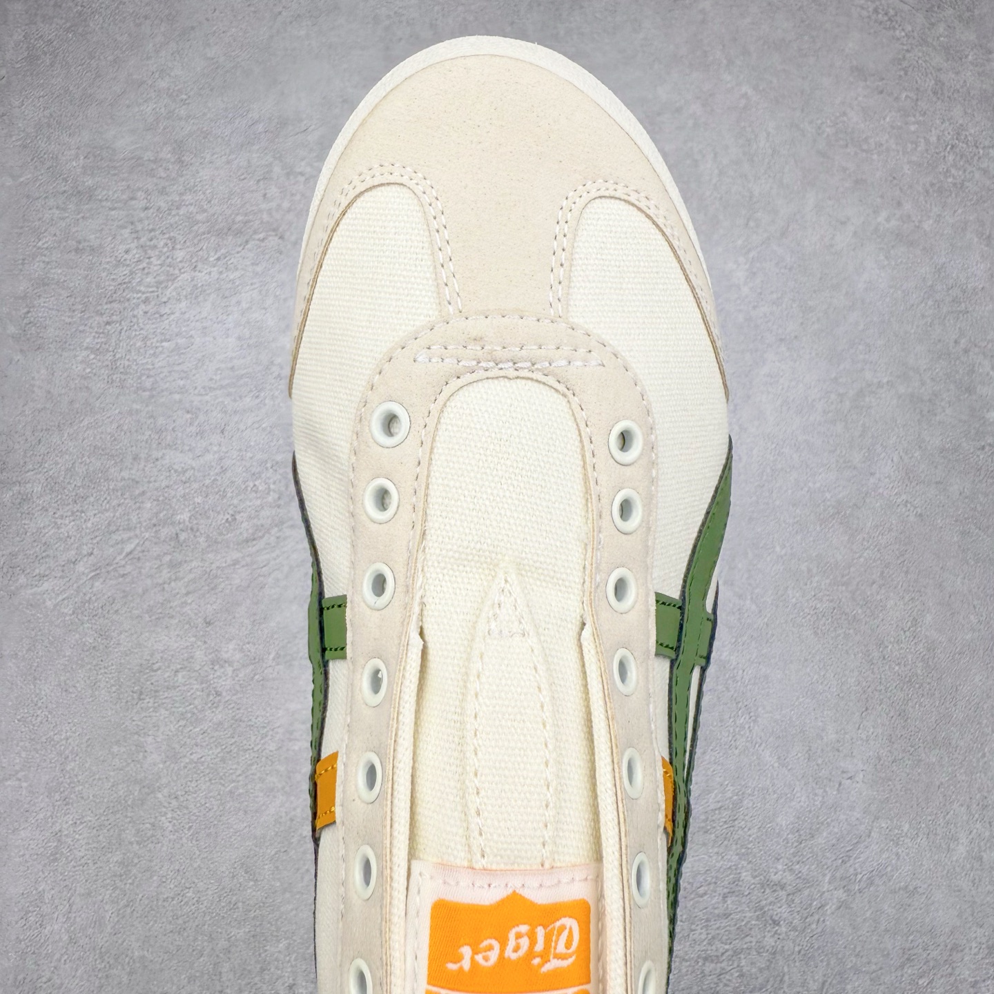 图片[4]-Asics Onitsuka Tiger MEXICO 66 亚瑟士鬼冢虎复古经典板鞋 市场王者选手 海外订单工厂出品 长期生产补货永不断码 超成熟稳定的做工品控 原装全套纸板楦头开发 原汁原味 完美呈现版型 私模正确鞋底咬花纹路 一比一鞋头弧度高度鞋身弧度 绝不口嗨 细节品控鞋型随意秒杀市面 原档咬花纹路私模大底 一个单元有六个三角形 总体形拼接呈现花瓣状 官方四联吊牌 原装Ortholite轻量化鞋垫 原盒原配 质保卡 说明书 钢印防尘纸 纸板中底带钢印 乳胶组合鞋垫 支持全方位的对比专柜 产品从款式颜色造型上体现出追求舒适和细节的完美 鞋类更是推崇手工制作的严谨与完美 融舒适性与可穿性的设计风格 注重细节的完美和别致魅力 既保持稳重 又不失轻松的时尚感 尺码：36 37 37.5 38 39 39.5 40 40.5 41.5 42 42.5 43.5 44 45-选品中心