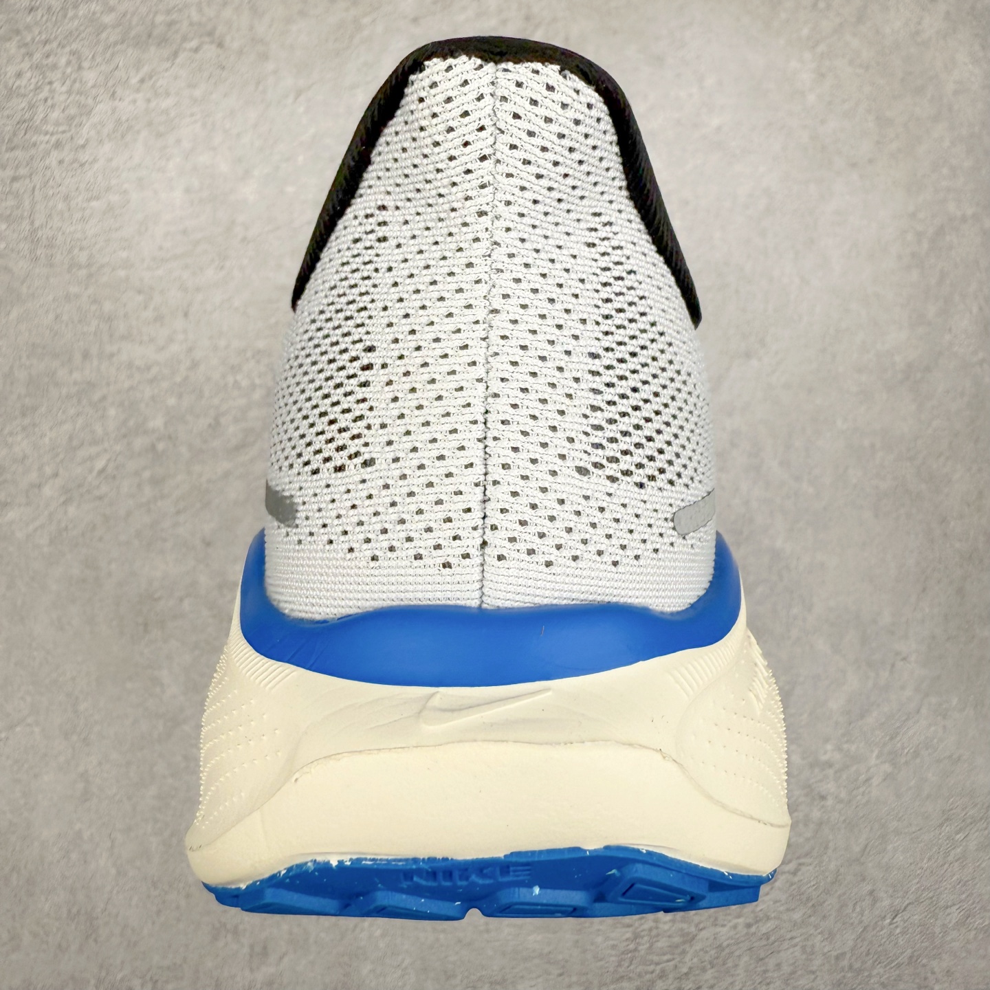 图片[8]-＃特价福利 NK Zoom Pegasus 飞马41代马拉松系列网面透气缓震疾速跑鞋 拥有 Zoom Air 一如既往的稳定感和流畅感 鞋面采用工程网眼设计 为特定高热区域营造出色透气性 进一步增加鞋面的穿孔数量 让足部能够快速散热 中足搭配 Flywire 飞线 在高速运动时营造舒适稳定的贴合感 内置Zoon气垫加持 动力十足 尺码：36 36.5 37.5 38 38.5 39 40 40.5 41 42 42.5 43 44 44.5 45-选品中心