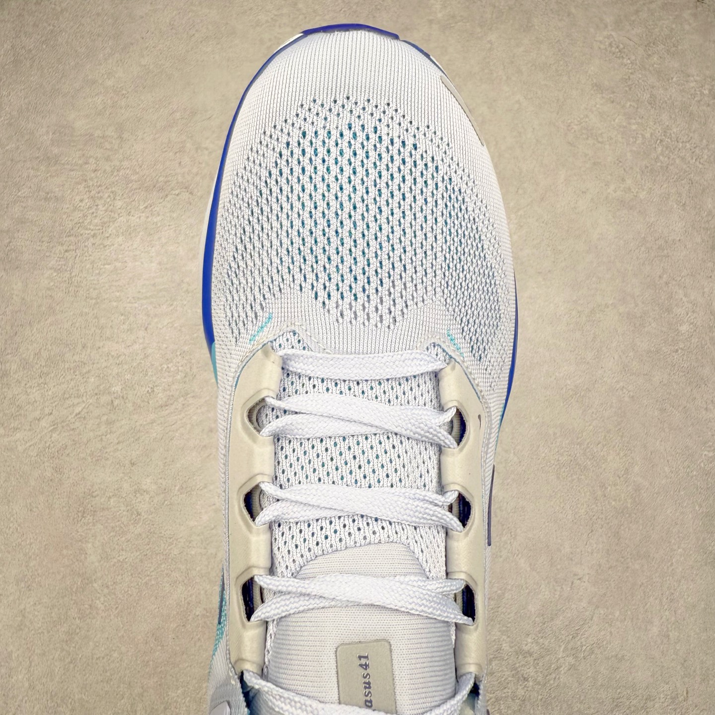 图片[4]-＃特价福利 NK Zoom Pegasus 飞马41代马拉松系列网面透气缓震疾速跑鞋 拥有 Zoom Air 一如既往的稳定感和流畅感 鞋面采用工程网眼设计 为特定高热区域营造出色透气性 进一步增加鞋面的穿孔数量 让足部能够快速散热 中足搭配 Flywire 飞线 在高速运动时营造舒适稳定的贴合感 内置Zoon气垫加持 动力十足 尺码：36 36.5 37.5 38 38.5 39 40 40.5 41 42 42.5 43 44 44.5 45-选品中心