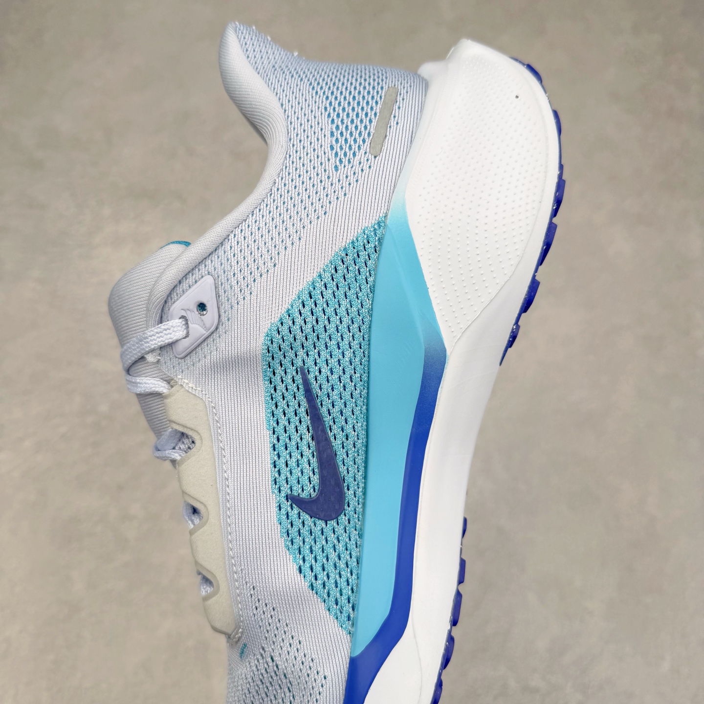 图片[7]-＃特价福利 NK Zoom Pegasus 飞马41代马拉松系列网面透气缓震疾速跑鞋 拥有 Zoom Air 一如既往的稳定感和流畅感 鞋面采用工程网眼设计 为特定高热区域营造出色透气性 进一步增加鞋面的穿孔数量 让足部能够快速散热 中足搭配 Flywire 飞线 在高速运动时营造舒适稳定的贴合感 内置Zoon气垫加持 动力十足 尺码：36 36.5 37.5 38 38.5 39 40 40.5 41 42 42.5 43 44 44.5 45-选品中心