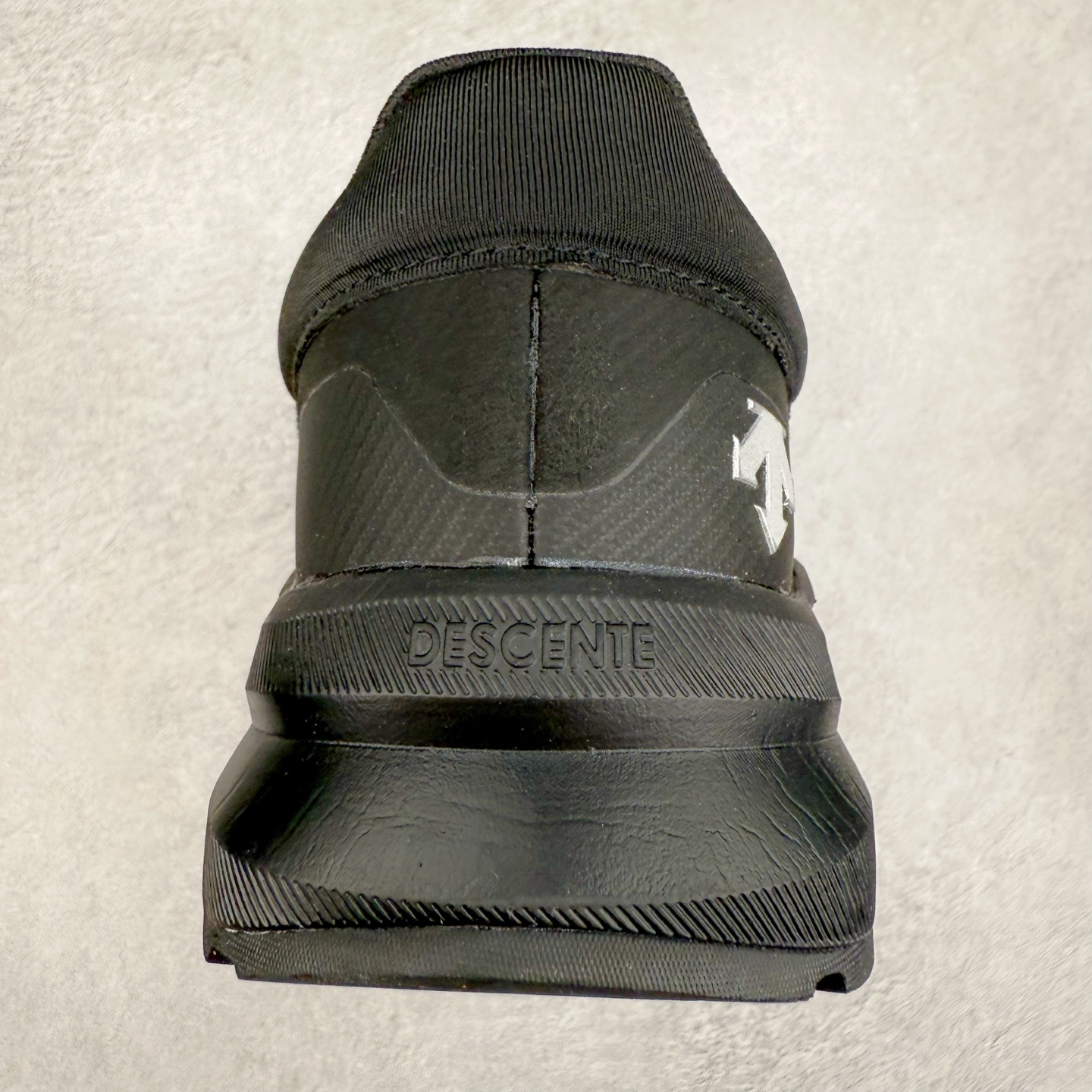 图片[8]-＃HP DESCENTE Dualis 迪桑特防水户外耐磨低帮生活休闲徒步登山鞋 DESCENTE（迪桑特）创立于1935年，品牌名取自法语词汇，意为“滑降”。品牌箭头标识代表滑雪的三种技术“高速直线滑行”、“穿越”和“侧滑”，也寓意品牌在打造高端专业运动产品中不断追求完美的创新精神，致力于成为中国高端专业滑雪、综训、女子、铁人三项、高尔夫的第一品牌。尺码：39 40 41 42 43 44 45-选品中心