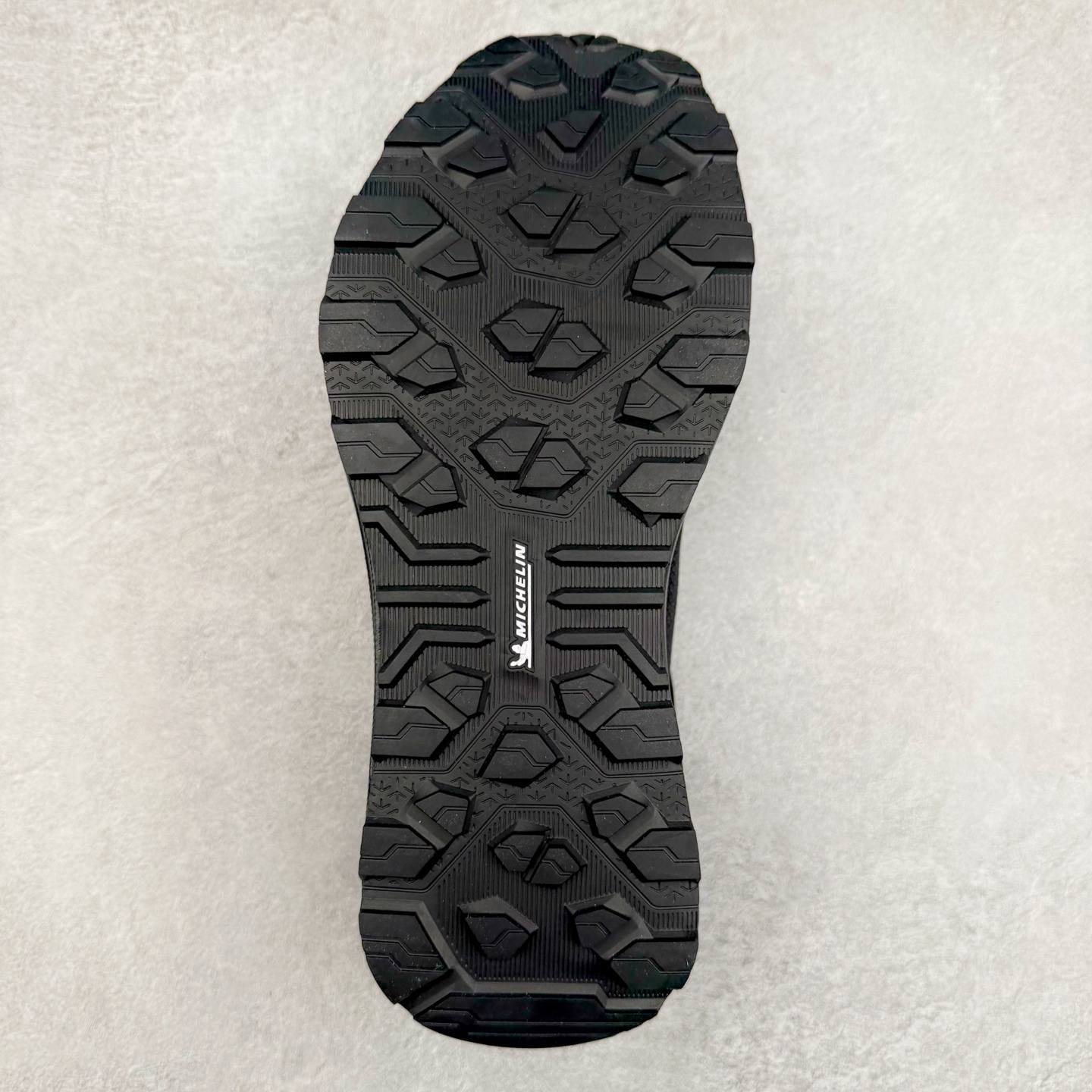 图片[9]-＃HP DESCENTE Dualis 迪桑特防水户外耐磨低帮生活休闲徒步登山鞋 DESCENTE（迪桑特）创立于1935年，品牌名取自法语词汇，意为“滑降”。品牌箭头标识代表滑雪的三种技术“高速直线滑行”、“穿越”和“侧滑”，也寓意品牌在打造高端专业运动产品中不断追求完美的创新精神，致力于成为中国高端专业滑雪、综训、女子、铁人三项、高尔夫的第一品牌。尺码：39 40 41 42 43 44 45-选品中心