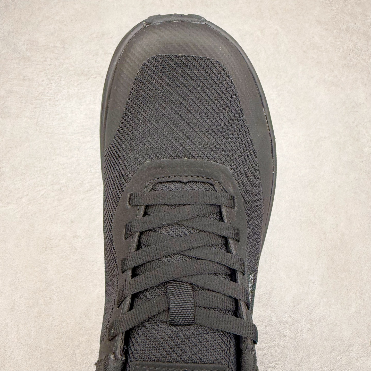 图片[4]-＃HP DESCENTE Dualis 迪桑特防水户外耐磨低帮生活休闲徒步登山鞋 DESCENTE（迪桑特）创立于1935年，品牌名取自法语词汇，意为“滑降”。品牌箭头标识代表滑雪的三种技术“高速直线滑行”、“穿越”和“侧滑”，也寓意品牌在打造高端专业运动产品中不断追求完美的创新精神，致力于成为中国高端专业滑雪、综训、女子、铁人三项、高尔夫的第一品牌。尺码：39 40 41 42 43 44 45-选品中心