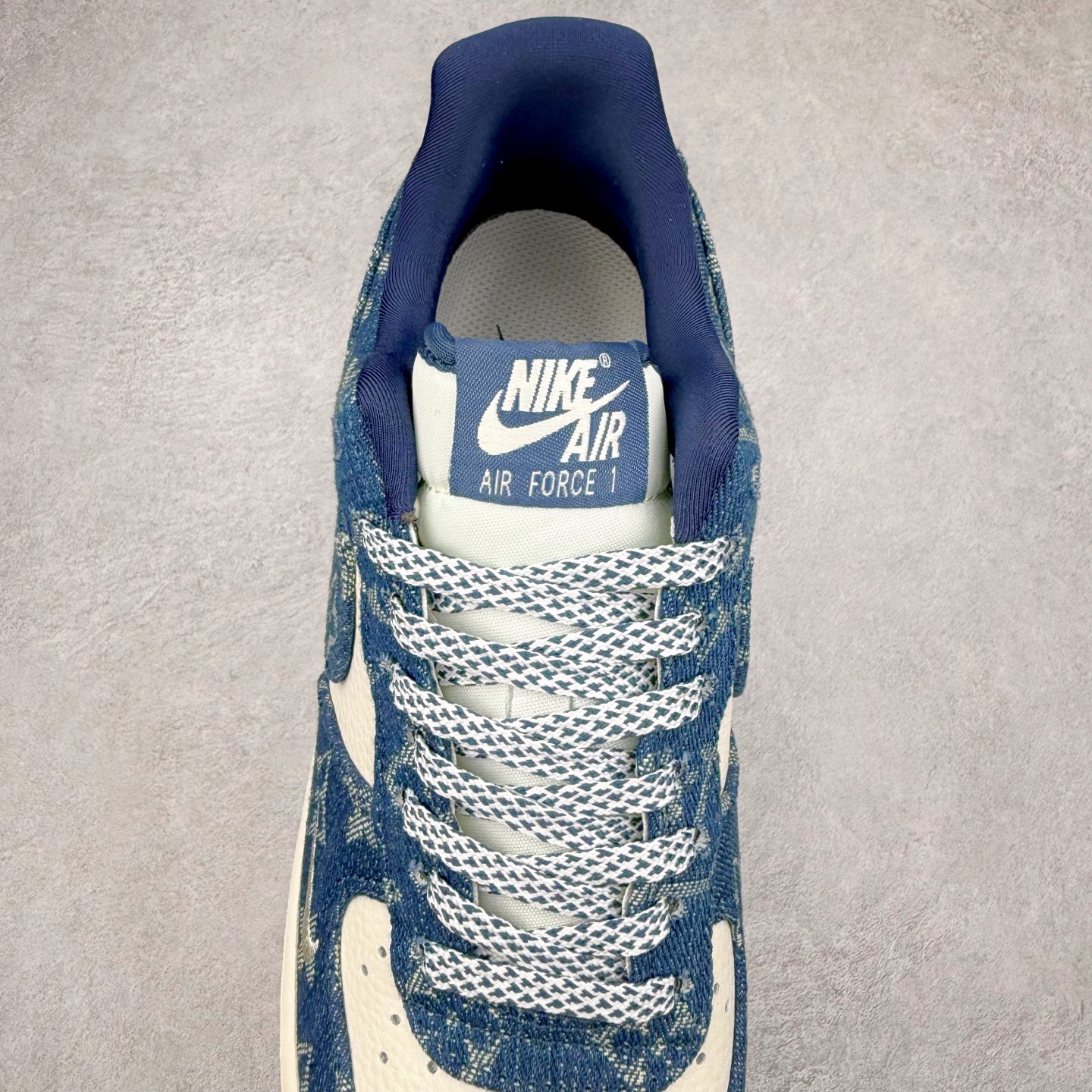 图片[5]-NK Air Force 1´07 Low 空军一号低帮百搭休闲运动板鞋 ZD1988-001 柔软、弹性十足的缓震性能和出色的中底设计 横跨复古与现代的外型结合 造就出风靡全球 三十多年的Force 1 直到今天还深受青睐 实拍调校N版已经零色差零失真 百分百还原实物色彩所见即所得 不存在货不对板色差等低级问题 选购参考实物拍摄 不混卖不参货 只用心做好货严格选品 承诺混一赔十 尺码：36 36.5 37.5 38 38.5 39 40 40.5 41 42 42.5 43 44 44.5 45-选品中心