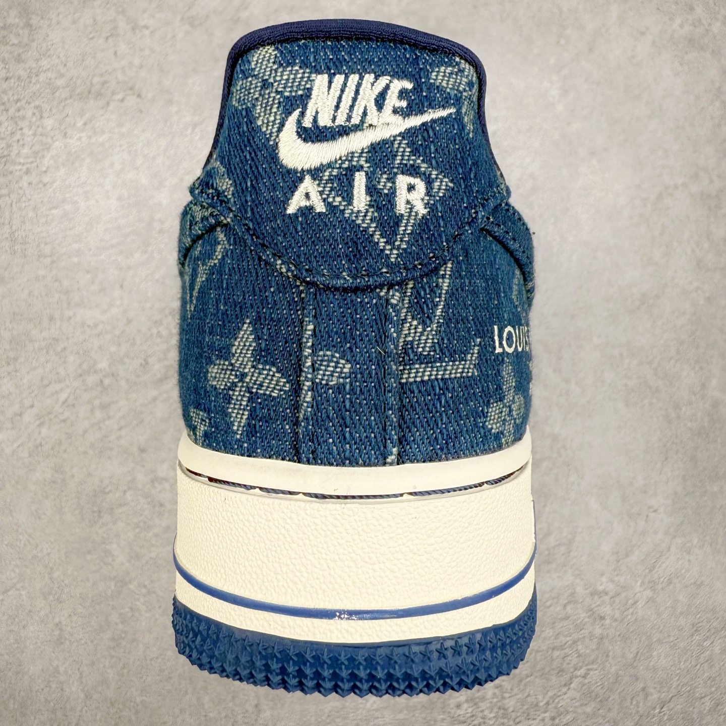 图片[8]-NK Air Force 1´07 Low 空军一号低帮百搭休闲运动板鞋 ZD1988-001 柔软、弹性十足的缓震性能和出色的中底设计 横跨复古与现代的外型结合 造就出风靡全球 三十多年的Force 1 直到今天还深受青睐 实拍调校N版已经零色差零失真 百分百还原实物色彩所见即所得 不存在货不对板色差等低级问题 选购参考实物拍摄 不混卖不参货 只用心做好货严格选品 承诺混一赔十 尺码：36 36.5 37.5 38 38.5 39 40 40.5 41 42 42.5 43 44 44.5 45-选品中心