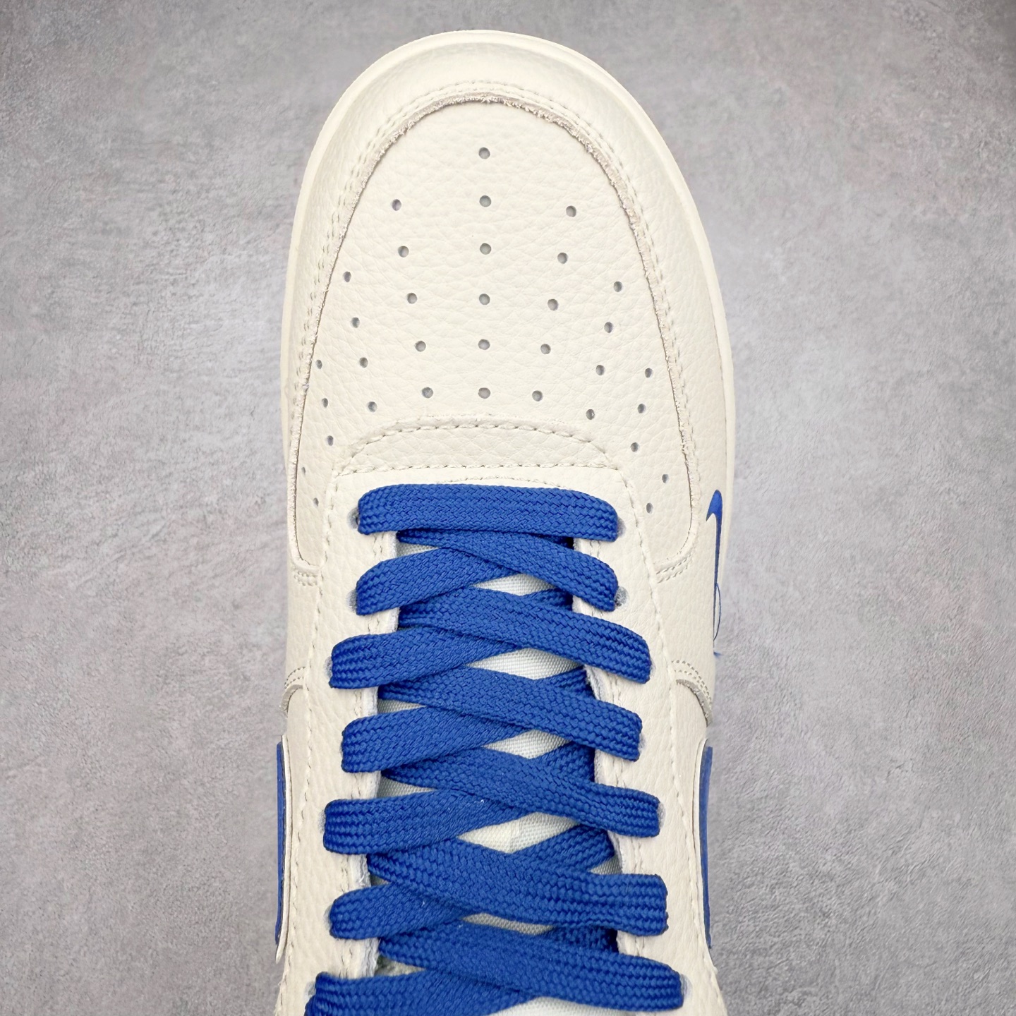 图片[4]-NK Air Force 1´07 Low 空军一号低帮百搭休闲运动板鞋 DF0188-071 柔软、弹性十足的缓震性能和出色的中底设计 横跨复古与现代的外型结合 造就出风靡全球 三十多年的Force 1 直到今天还深受青睐 实拍调校N版已经零色差零失真 百分百还原实物色彩所见即所得 不存在货不对板色差等低级问题 选购参考实物拍摄 不混卖不参货 只用心做好货严格选品 承诺混一赔十 尺码：36 36.5 37.5 38 38.5 39 40 40.5 41 42 42.5 43 44 44.5 45-选品中心