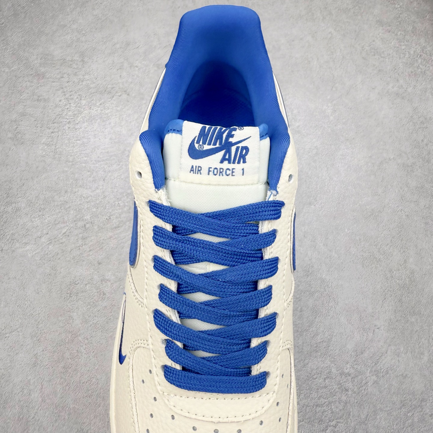 图片[5]-NK Air Force 1´07 Low 空军一号低帮百搭休闲运动板鞋 DF0188-071 柔软、弹性十足的缓震性能和出色的中底设计 横跨复古与现代的外型结合 造就出风靡全球 三十多年的Force 1 直到今天还深受青睐 实拍调校N版已经零色差零失真 百分百还原实物色彩所见即所得 不存在货不对板色差等低级问题 选购参考实物拍摄 不混卖不参货 只用心做好货严格选品 承诺混一赔十 尺码：36 36.5 37.5 38 38.5 39 40 40.5 41 42 42.5 43 44 44.5 45-选品中心