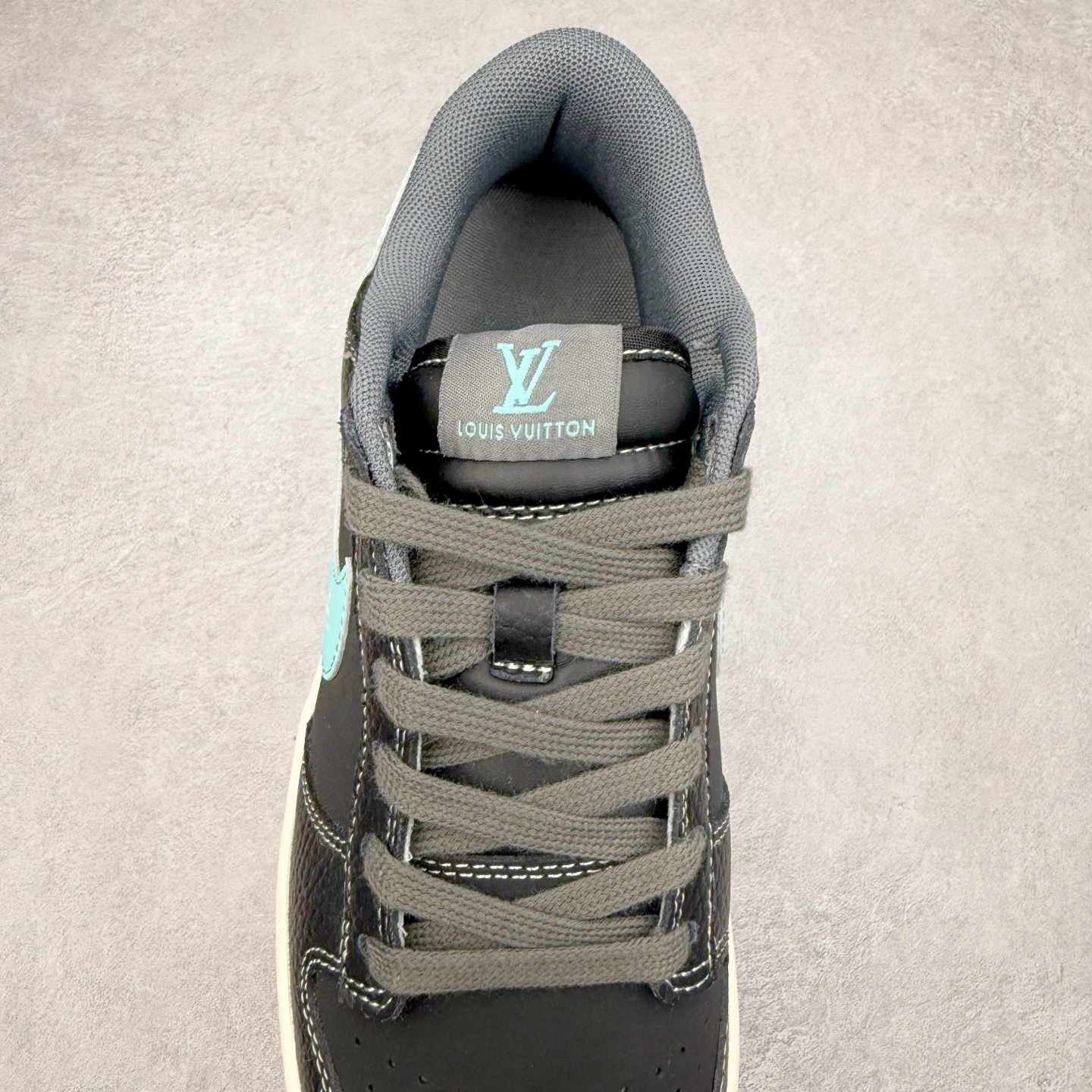 图片[5]-NK Dunk Low 定制配色 JP1628-033 大厂出品 极力推荐 原装头层材料 独家版型蒸餾加工帶來的是更好的视觉和脚感体验大厂纯原品质出货 清洁度 电绣工艺 皮料切割干净无任何毛边 细节完美 实拍调校N版已经零色差零失真 百分百还原实物色彩所见即所得 不存在货不对板色差等低级问题 选购参考实物拍摄 不混卖不参货 只用心做好货严格选品 承诺混一赔十 尺码：36 36.5 37.5 38 38.5 39 40 40.5 41 42 42.5 43 44 44.5 45-选品中心