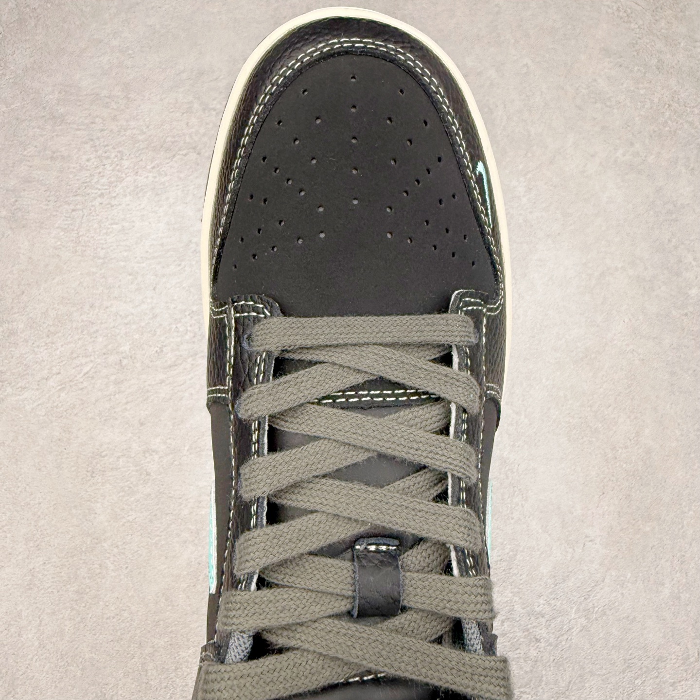 图片[4]-NK Dunk Low 定制配色 JP1628-033 大厂出品 极力推荐 原装头层材料 独家版型蒸餾加工帶來的是更好的视觉和脚感体验大厂纯原品质出货 清洁度 电绣工艺 皮料切割干净无任何毛边 细节完美 实拍调校N版已经零色差零失真 百分百还原实物色彩所见即所得 不存在货不对板色差等低级问题 选购参考实物拍摄 不混卖不参货 只用心做好货严格选品 承诺混一赔十 尺码：36 36.5 37.5 38 38.5 39 40 40.5 41 42 42.5 43 44 44.5 45-选品中心