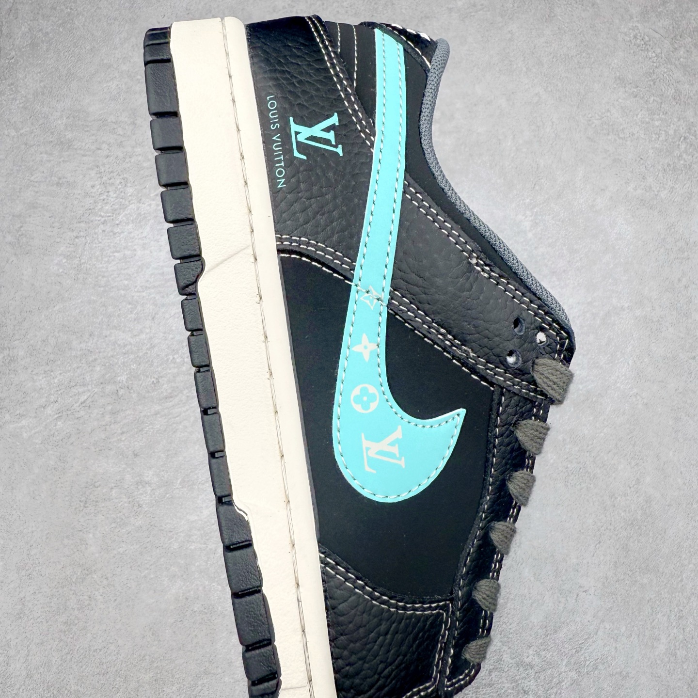 图片[6]-NK Dunk Low 定制配色 JP1628-033 大厂出品 极力推荐 原装头层材料 独家版型蒸餾加工帶來的是更好的视觉和脚感体验大厂纯原品质出货 清洁度 电绣工艺 皮料切割干净无任何毛边 细节完美 实拍调校N版已经零色差零失真 百分百还原实物色彩所见即所得 不存在货不对板色差等低级问题 选购参考实物拍摄 不混卖不参货 只用心做好货严格选品 承诺混一赔十 尺码：36 36.5 37.5 38 38.5 39 40 40.5 41 42 42.5 43 44 44.5 45-选品中心