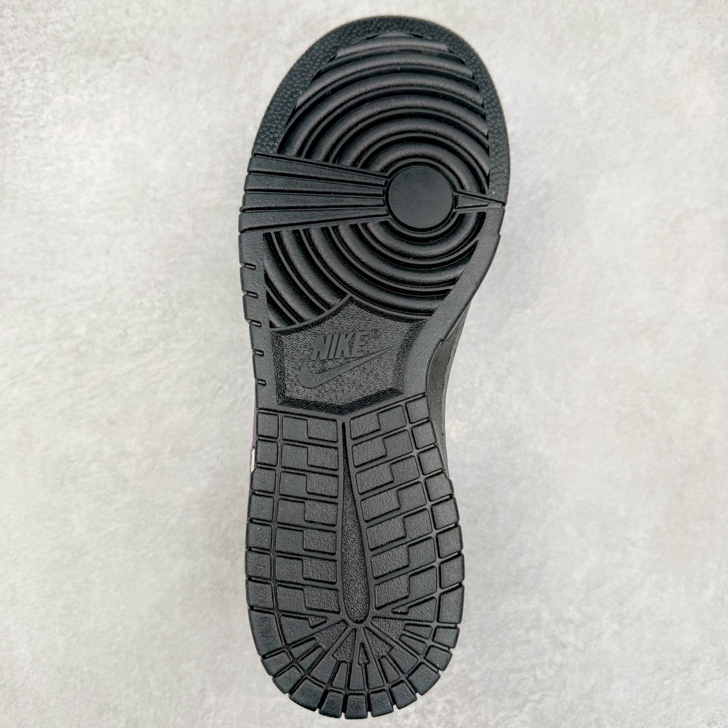 图片[9]-NK Dunk Low 定制配色 KK1333-041 大厂出品 极力推荐 原装头层材料 独家版型蒸餾加工帶來的是更好的视觉和脚感体验大厂纯原品质出货 清洁度 电绣工艺 皮料切割干净无任何毛边 细节完美 实拍调校N版已经零色差零失真 百分百还原实物色彩所见即所得 不存在货不对板色差等低级问题 选购参考实物拍摄 不混卖不参货 只用心做好货严格选品 承诺混一赔十 尺码：36 36.5 37.5 38 38.5 39 40 40.5 41 42 42.5 43 44 44.5 45-选品中心