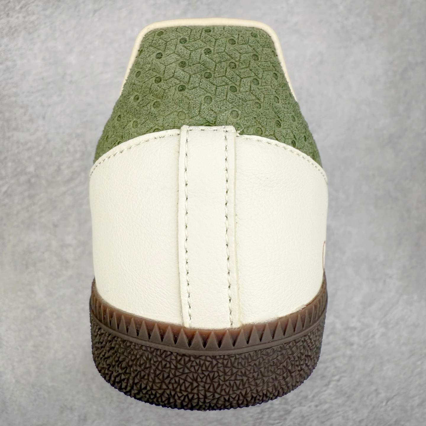 图片[8]-＃C2 AD Original Samba OG 复古经典轻便板鞋 定制配色 GJ75804 这款桑巴鞋展示了高质量的工艺 带有装饰的超锁缝制和无缝的手感 柔软、柔软的皮革造型和标志性的3条纹完成了精致的外观 正规合身鞋带 鞋面上有绒面鞋垫 橡胶鞋底 享受正畸套筒软感 自50年代首次亮相以来就一直在赢得粉丝的青睐 尺码：36 36.5 37.5 38 38.5 39 40 40.5 41 42 42.5 43 44 44.5 45-选品中心