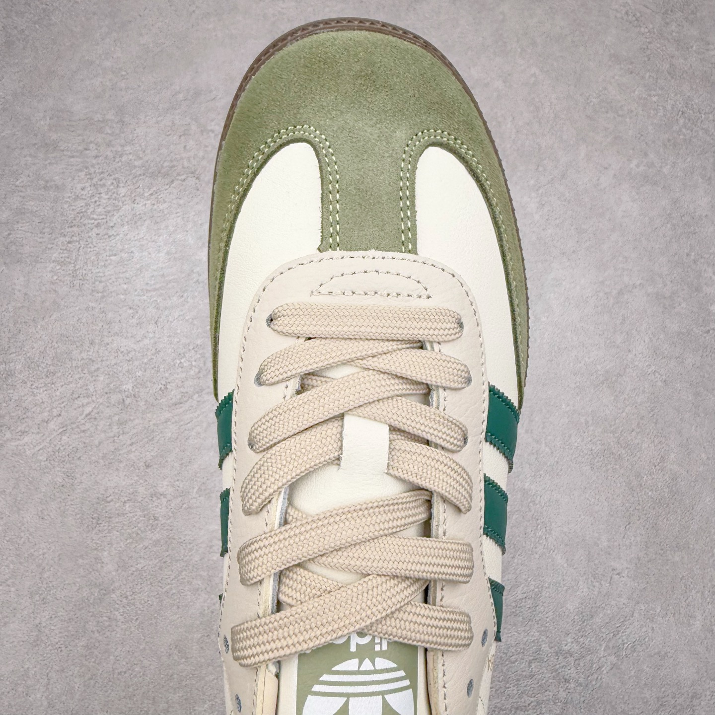 图片[4]-＃C2 AD Original Samba OG 复古经典轻便板鞋 定制配色 GJ75804 这款桑巴鞋展示了高质量的工艺 带有装饰的超锁缝制和无缝的手感 柔软、柔软的皮革造型和标志性的3条纹完成了精致的外观 正规合身鞋带 鞋面上有绒面鞋垫 橡胶鞋底 享受正畸套筒软感 自50年代首次亮相以来就一直在赢得粉丝的青睐 尺码：36 36.5 37.5 38 38.5 39 40 40.5 41 42 42.5 43 44 44.5 45-选品中心