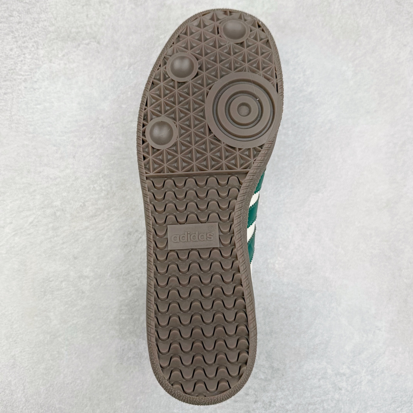 图片[9]-＃C2 AD Original Samba OG 复古经典轻便板鞋 定制配色 GJ75804 这款桑巴鞋展示了高质量的工艺 带有装饰的超锁缝制和无缝的手感 柔软、柔软的皮革造型和标志性的3条纹完成了精致的外观 正规合身鞋带 鞋面上有绒面鞋垫 橡胶鞋底 享受正畸套筒软感 自50年代首次亮相以来就一直在赢得粉丝的青睐 尺码：36 36.5 37.5 38 38.5 39 40 40.5 41 42 42.5 43 44 44.5 45-选品中心