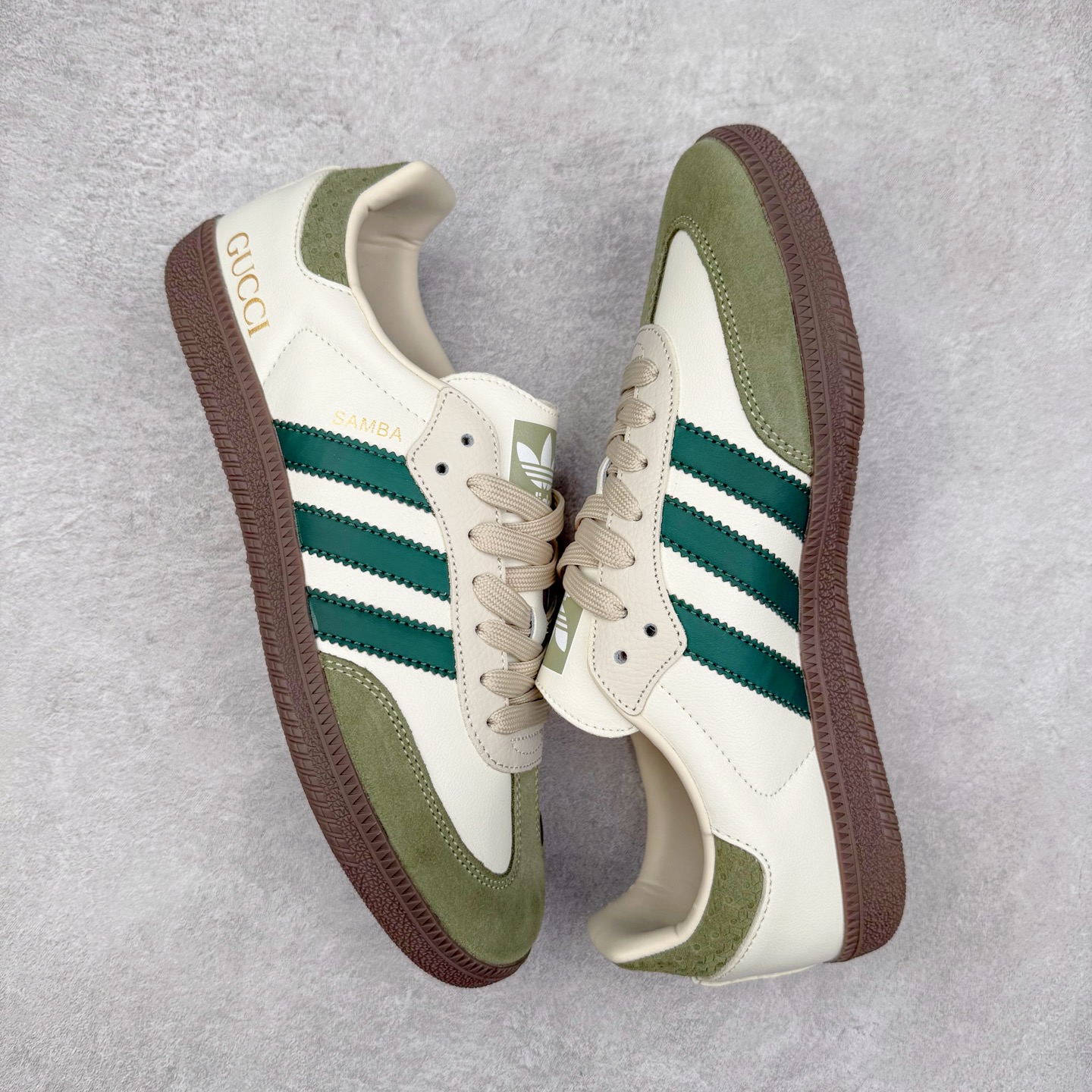 图片[3]-＃C2 AD Original Samba OG 复古经典轻便板鞋 定制配色 GJ75804 这款桑巴鞋展示了高质量的工艺 带有装饰的超锁缝制和无缝的手感 柔软、柔软的皮革造型和标志性的3条纹完成了精致的外观 正规合身鞋带 鞋面上有绒面鞋垫 橡胶鞋底 享受正畸套筒软感 自50年代首次亮相以来就一直在赢得粉丝的青睐 尺码：36 36.5 37.5 38 38.5 39 40 40.5 41 42 42.5 43 44 44.5 45-选品中心