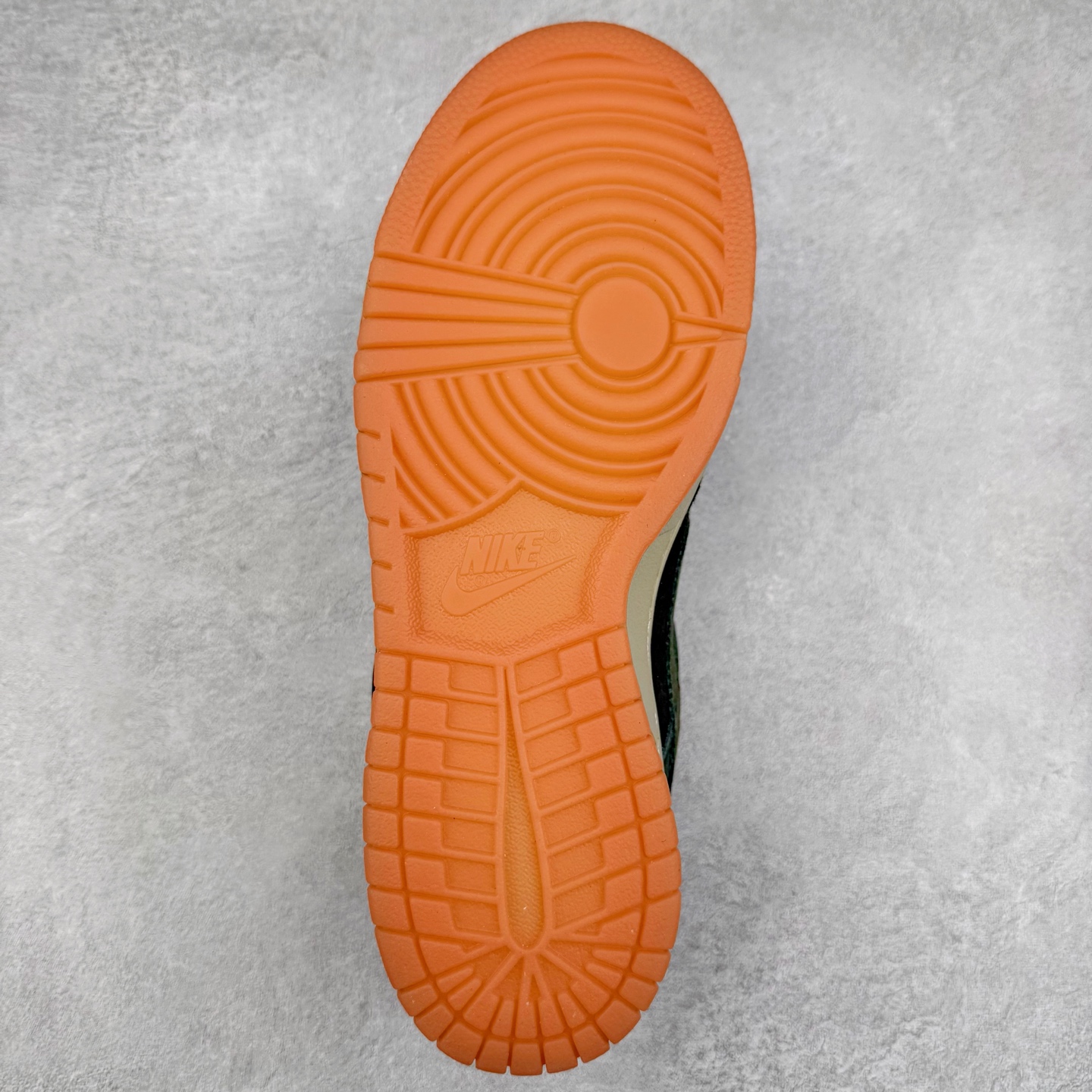 图片[9]-NK SB Dunk Low HJ0367-301 性价比王者 极限压缩利润空间 超乎所想的高性价比 用料绝不含糊 原盒原配 正确耐磨橡胶大底 超高清洁度 全鞋零毛边皮料切割 全套原楦原模倾力打造完美版型 尺码：36 36.5 37.5 38 38.5 39 40 40.5 41 42 42.5 43 44 44.5 45 46 47.5-选品中心