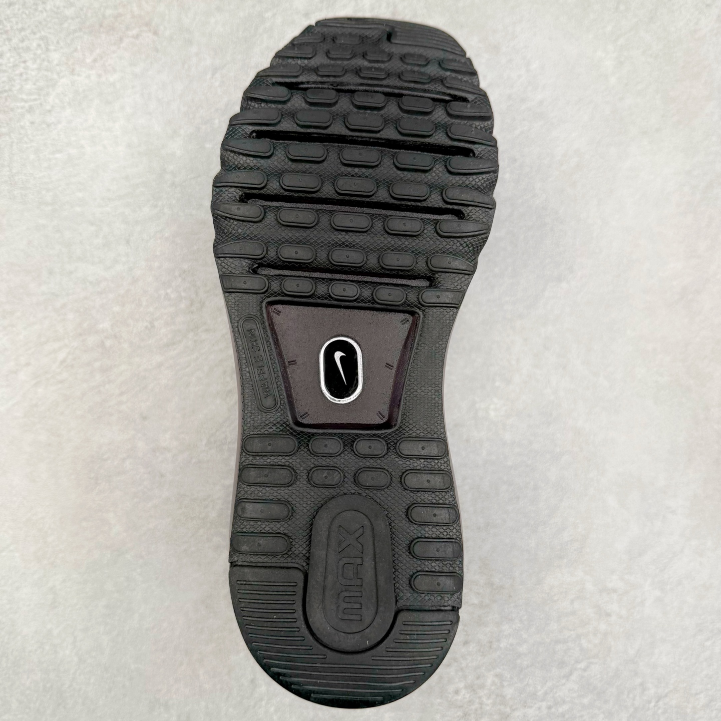 图片[9]-NK Air Max 2013 经典舒适时尚耐磨透气低帮气垫跑步鞋 FZ3156-010 携时尚设计闪亮回归 出众有型 采用网眼布细节和运动风无缝覆面 助你保持清爽感受 塑就焕新造型 经典 Flywire 设计搭配经典全掌型 Max Air 缓震配置 缔造出众舒适感和支撑效果实拍调校N版已经零色差零失真 百分百还原实物色彩所见即所得 不存在货不对板色差等低级问题 选购参考实物拍摄 不混卖不参货 只用心做好货严格选品 承诺混一赔十 尺码：36 36.5 37.5 38 38.5 39 40 40.5 41 42 42.5 43 44 44.5 45 46-选品中心