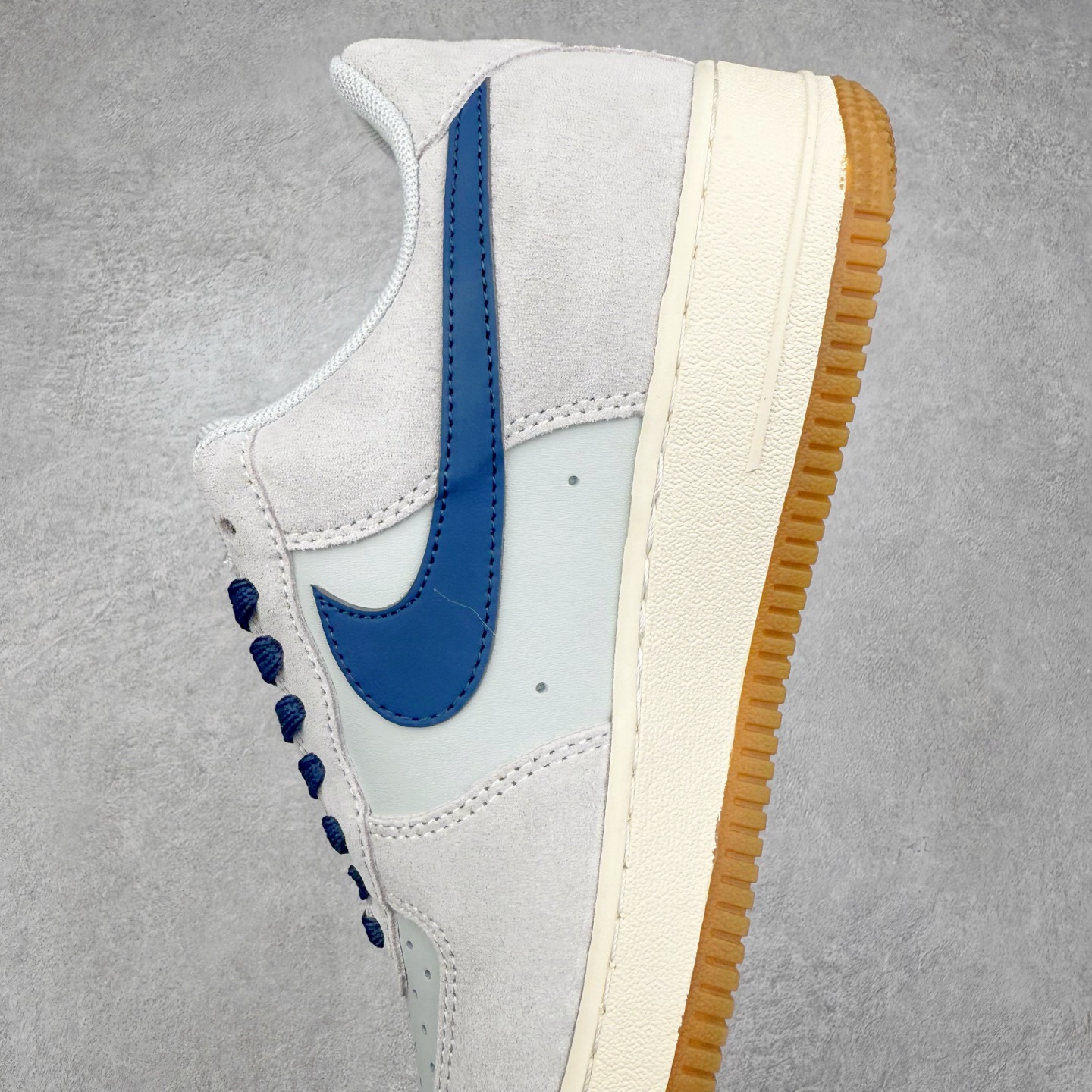 图片[7]-NK Air Force 1´07 Low 空军一号低帮百搭休闲运动板鞋 IB6388-003 柔软、弹性十足的缓震性能和出色的中底设计 横跨复古与现代的外型结合 造就出风靡全球 三十多年的Force 1 直到今天还深受青睐 实拍调校N版已经零色差零失真 百分百还原实物色彩所见即所得 不存在货不对板色差等低级问题 选购参考实物拍摄 不混卖不参货 只用心做好货严格选品 承诺混一赔十 尺码：36 36.5 37.5 38 38.5 39 40 40.5 41 42 42.5 43 44 44.5 45-选品中心