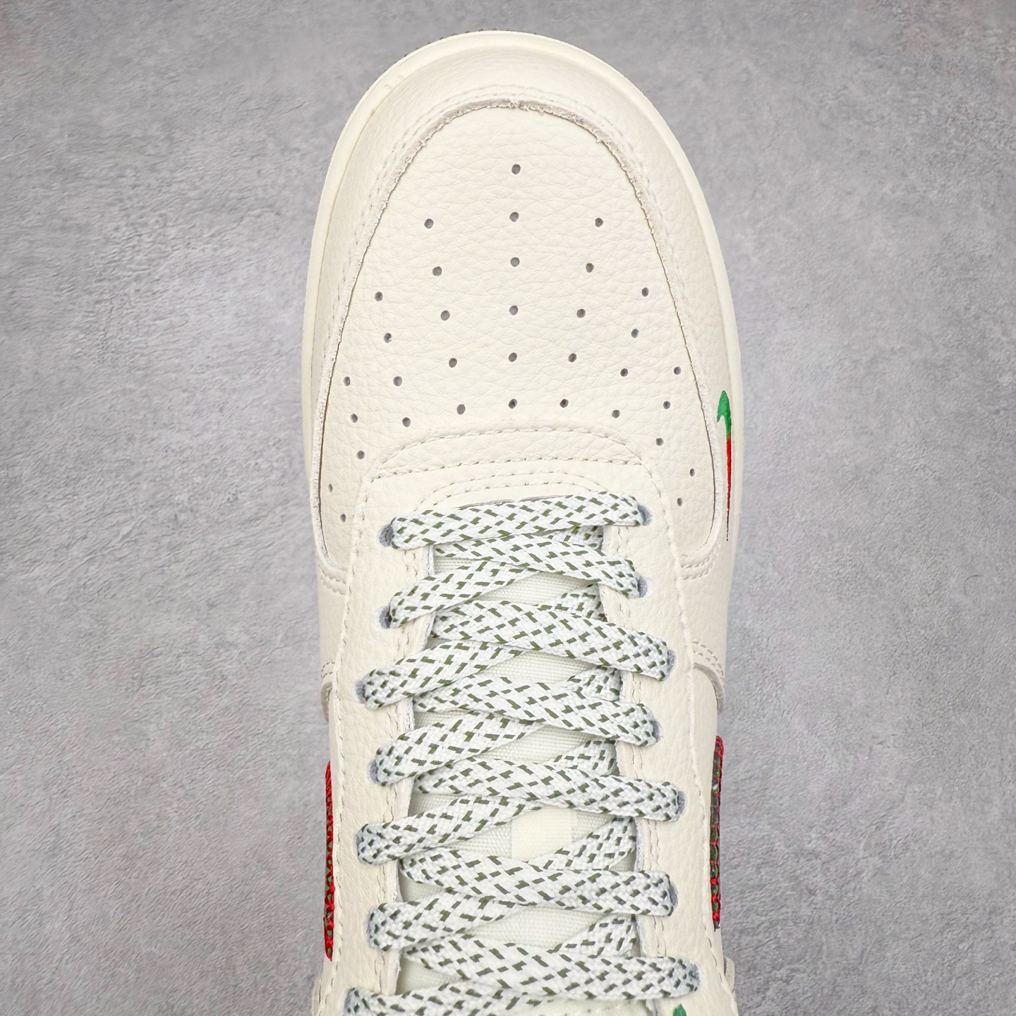 图片[4]-NK Air Force 1´07 Low 空军一号低帮百搭休闲运动板鞋 KJ1688-002 柔软、弹性十足的缓震性能和出色的中底设计 横跨复古与现代的外型结合 造就出风靡全球 三十多年的Force 1 直到今天还深受青睐 实拍调校N版已经零色差零失真 百分百还原实物色彩所见即所得 不存在货不对板色差等低级问题 选购参考实物拍摄 不混卖不参货 只用心做好货严格选品 承诺混一赔十 尺码：36 36.5 37.5 38 38.5 39 40 40.5 41 42 42.5 43 44 44.5 45-选品中心