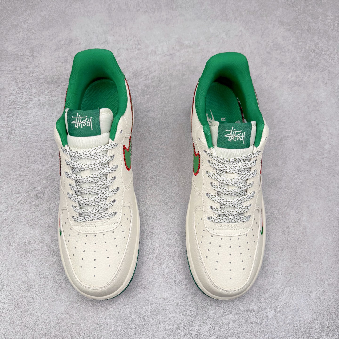 图片[2]-NK Air Force 1´07 Low 空军一号低帮百搭休闲运动板鞋 KJ1688-002 柔软、弹性十足的缓震性能和出色的中底设计 横跨复古与现代的外型结合 造就出风靡全球 三十多年的Force 1 直到今天还深受青睐 实拍调校N版已经零色差零失真 百分百还原实物色彩所见即所得 不存在货不对板色差等低级问题 选购参考实物拍摄 不混卖不参货 只用心做好货严格选品 承诺混一赔十 尺码：36 36.5 37.5 38 38.5 39 40 40.5 41 42 42.5 43 44 44.5 45-选品中心