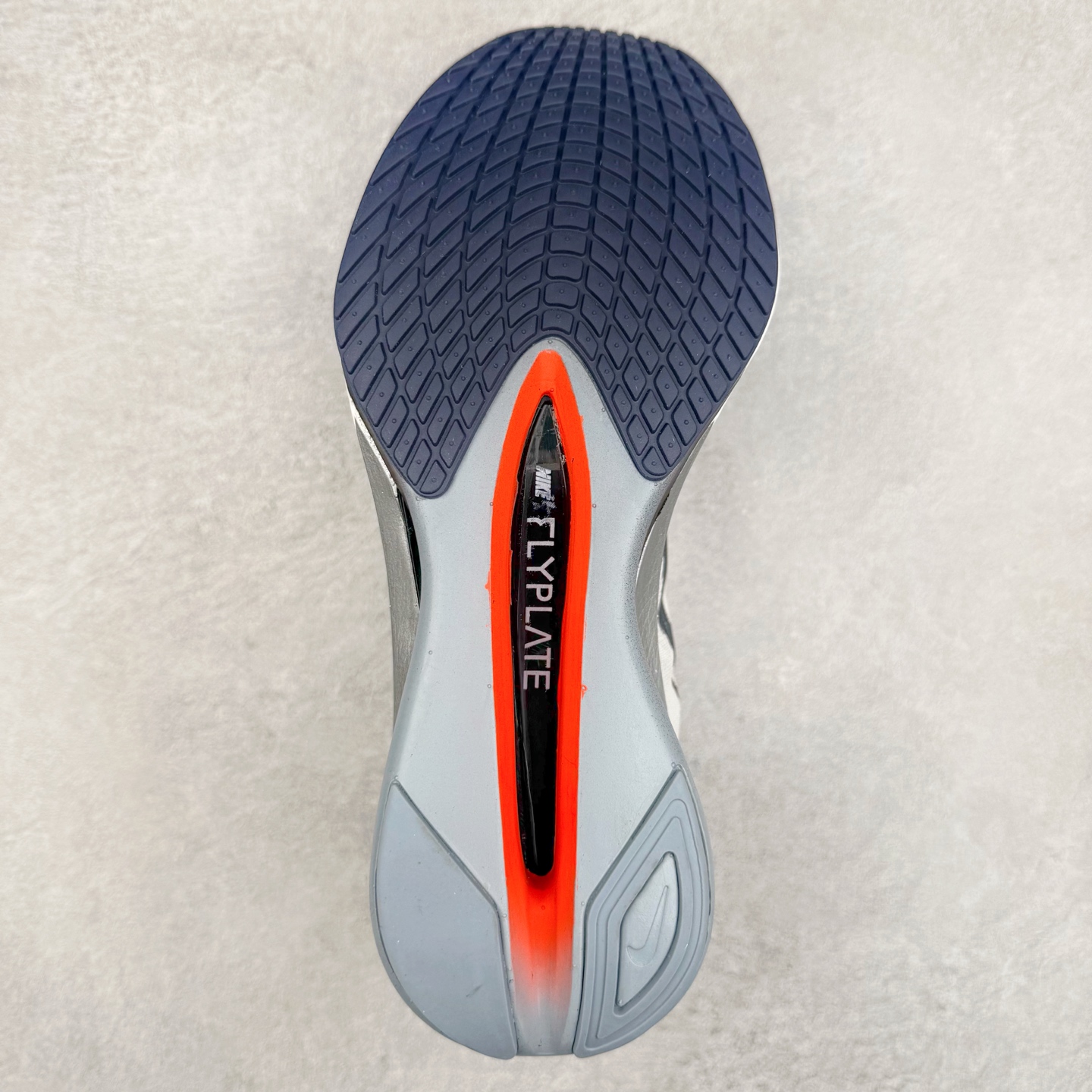 图片[9]-Jakob A. Ingebrigtsen x NK Zoom VaporFly Next 4% 舒适百搭透气回弹低帮短跑马拉松跑步鞋 采用精致醒目设计，精准诠释雅各布·因格布里格森的风格，聚焦他的核心信念：家庭与夺冠。该鞋款在前代鞋款的基础上减轻重量，但不影响性能表现。碳纤维 Flyplate 结合出众回弹的ZoomX泡绵中底，缔造比赛日佳选，令你快意难挡，疾速冲刺。这款公路竞速跑步鞋具备匠心品质，无论是日常畅跑还是马拉松，皆可轻松驾驭，是雅各布的信赖之选。尺码：36 36.5 37.5 38 38.5 39 40 40.5 41 42 42.5 43 44 44.5 45-选品中心