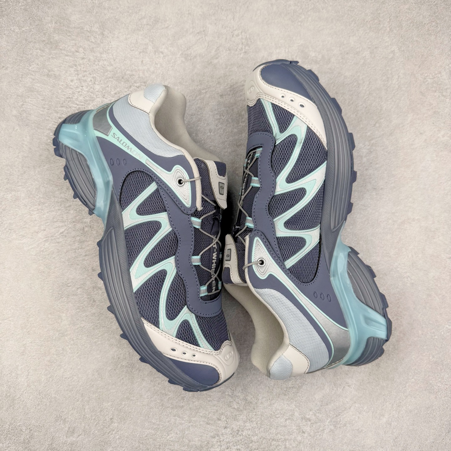 图片[3]-＃HP SALOMON XT-WHISPER 萨洛蒙圆头防滑耐磨低帮休闲越野训练城市通勤跑步鞋 男女同款 浅棕色 纯原外贸平台特供订单 耗时半年巨作 全套原纸板楦头开发 原厂特供网布配套加持 确保原汁原味 完美呈现版型 原档数据独家私模五层组合大底 男女鞋同步官方开发至46.5 原装Ortholite轻量化鞋垫 中底布带钢印编号 原厂TPU锁扣 进口港宝加持 后跟自然饱满 还原公司包裹性 鞋面以“锯齿”状的包裹系统呈现 在基色底之下加入了各种色点缀 将公司的最新技术和时尚前卫的造型融入耐用的长跑款式中 鞋面由 TPU 薄膜制成 并焊接在高耐磨网眼上 使其既时尚又坚固 由 ACS底盘支撑 可增强稳定性和支撑力 以及由橡胶凸耳 Contragrip外底覆盖的 EVA 缓冲中底 旨在应对崎岖的地形 鞋舌上的彩色Salomon 标签、Quicklace 系统以及鞋头、鞋舌和鞋跟上的附加品牌使细节更加完美 让穿着者可以轻松驾驭户外与通勤下的任何运动生活场景 无缝鞋身户外随意纵横 颜值与脚感兼备 出街通勤 绝对非常吸睛 你值得拥有 尺码：36 36.5 37.5 38 38.5 39 40 40.5 41 42 42.5 43 44 44.5 45 46 46.5 注意：偏小1码-选品中心