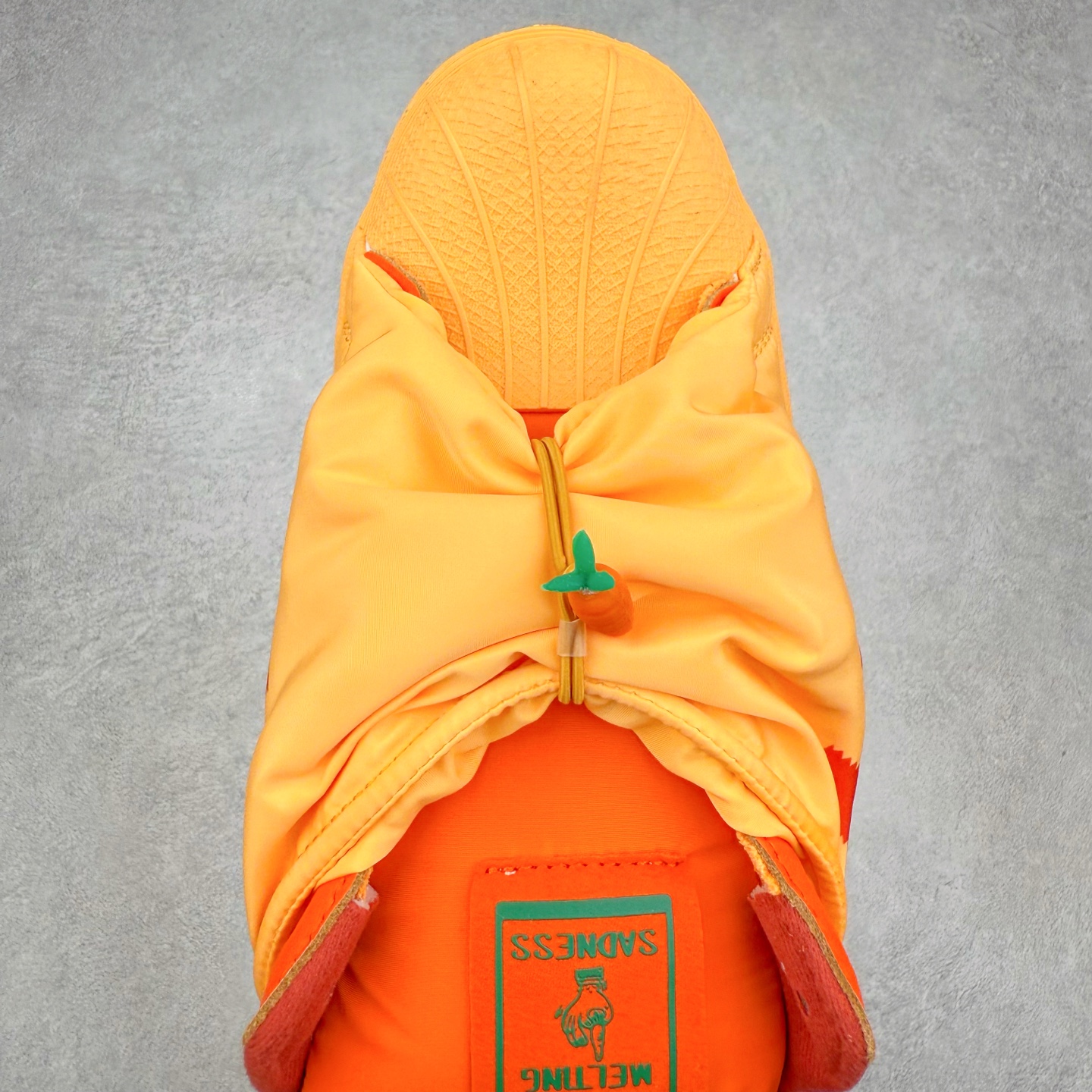 图片[4]-AD Originals Superstar 经典复古贝壳头板鞋 ID9474 诞生于1969年 是第一双将全皮面鞋 身与橡胶鞋头结合在一起的低帮篮球鞋 Superstar最开始 是作为高帮篮球鞋Pro Model的低帮版本而出现的 但因为其独特和醒目的橡胶鞋头造型而让大家熟知 被大家形象地称为\\\”shelltoe\\\”贝壳头 在70年代的美国职业篮球场上 接近3/4的NBA球员都将这双Superstar作为场上用鞋 80年代之后 经过不断的改良和发展 Superstar逐渐成为横跨时装、音乐、街头文化、休闲和运动等各大领域的时尚潮鞋 尺码：36 36.5 37 38 38.5 39 40 40.5 41 42 42.5 43 44 44.5 45-选品中心