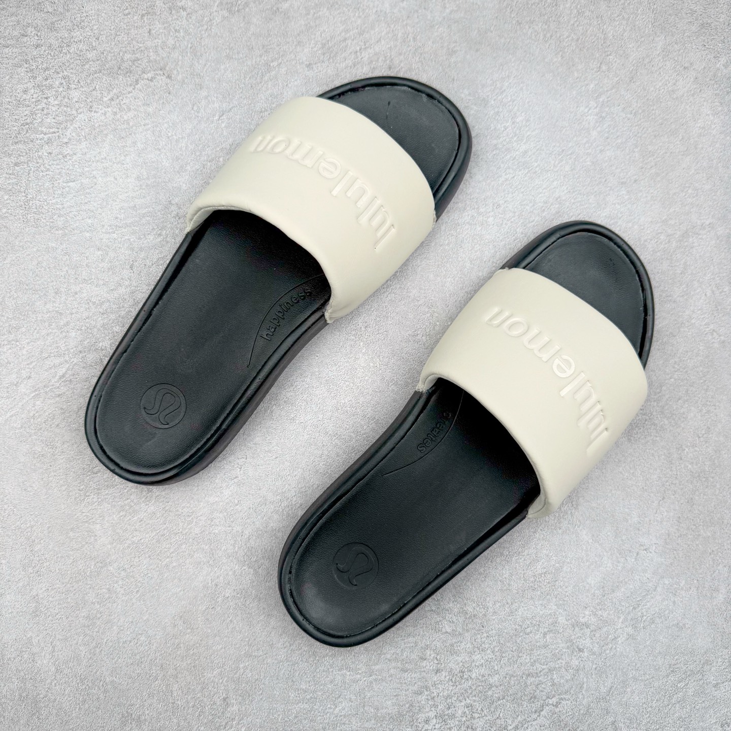 图片[3]-＃GX Lululemon RestfeelTM 露露乐檬休闲运动拖鞋 让运动后的双脚得到更好的休憩 伴你轻松开启精彩行程面料＋特点 为双脚在运动间隙创造休憩时刻 贴合和触感RestfeelTM 拖鞋尺码标准 可满足大多数人的鞋码需求 双密度中底缓冲设计 提供更佳支撑和舒适感受 产品特点一片式鞋面贴合脚背 让双脚体验舒适触感 中底采用柔软型和稳固双密度泡沫层 平衡舒适度和支撑表现 外底橡胶打造足跟至足尖的牵引力 稳定抓地 不易滑动功能＋版型 开启双足休憩时刻：双密度中底缓冲设计 提供更佳支撑和舒适感受 简约不简单：一片式鞋面搭配泡沫衬里 贴合脚感一触倾心 出色 更多一点 外底橡胶打造足跟至足尖的牵引力 稳定抓地 不易滑动！尺码：35.5 36.5 38 39 40.5 42 43 44 45.5 47 48-选品中心