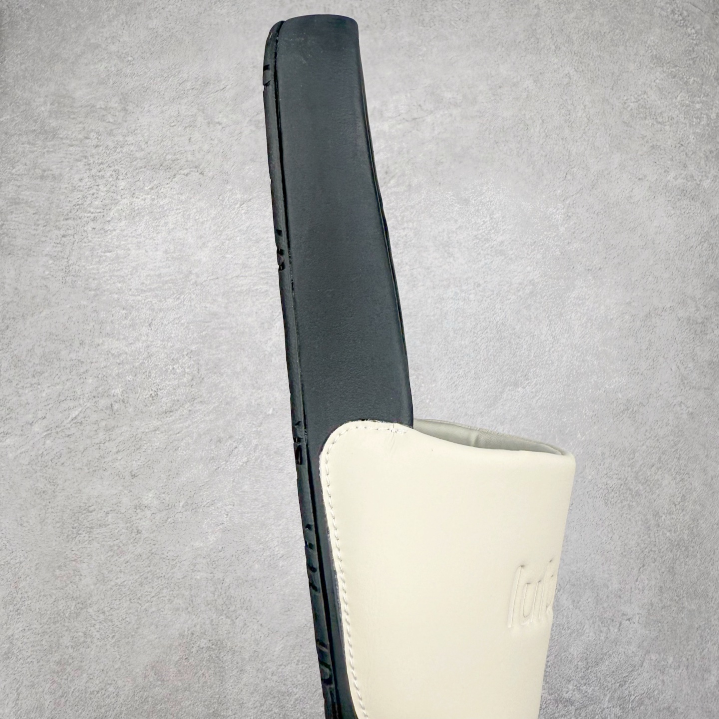 图片[6]-＃GX Lululemon RestfeelTM 露露乐檬休闲运动拖鞋 让运动后的双脚得到更好的休憩 伴你轻松开启精彩行程面料＋特点 为双脚在运动间隙创造休憩时刻 贴合和触感RestfeelTM 拖鞋尺码标准 可满足大多数人的鞋码需求 双密度中底缓冲设计 提供更佳支撑和舒适感受 产品特点一片式鞋面贴合脚背 让双脚体验舒适触感 中底采用柔软型和稳固双密度泡沫层 平衡舒适度和支撑表现 外底橡胶打造足跟至足尖的牵引力 稳定抓地 不易滑动功能＋版型 开启双足休憩时刻：双密度中底缓冲设计 提供更佳支撑和舒适感受 简约不简单：一片式鞋面搭配泡沫衬里 贴合脚感一触倾心 出色 更多一点 外底橡胶打造足跟至足尖的牵引力 稳定抓地 不易滑动！尺码：35.5 36.5 38 39 40.5 42 43 44 45.5 47 48-选品中心