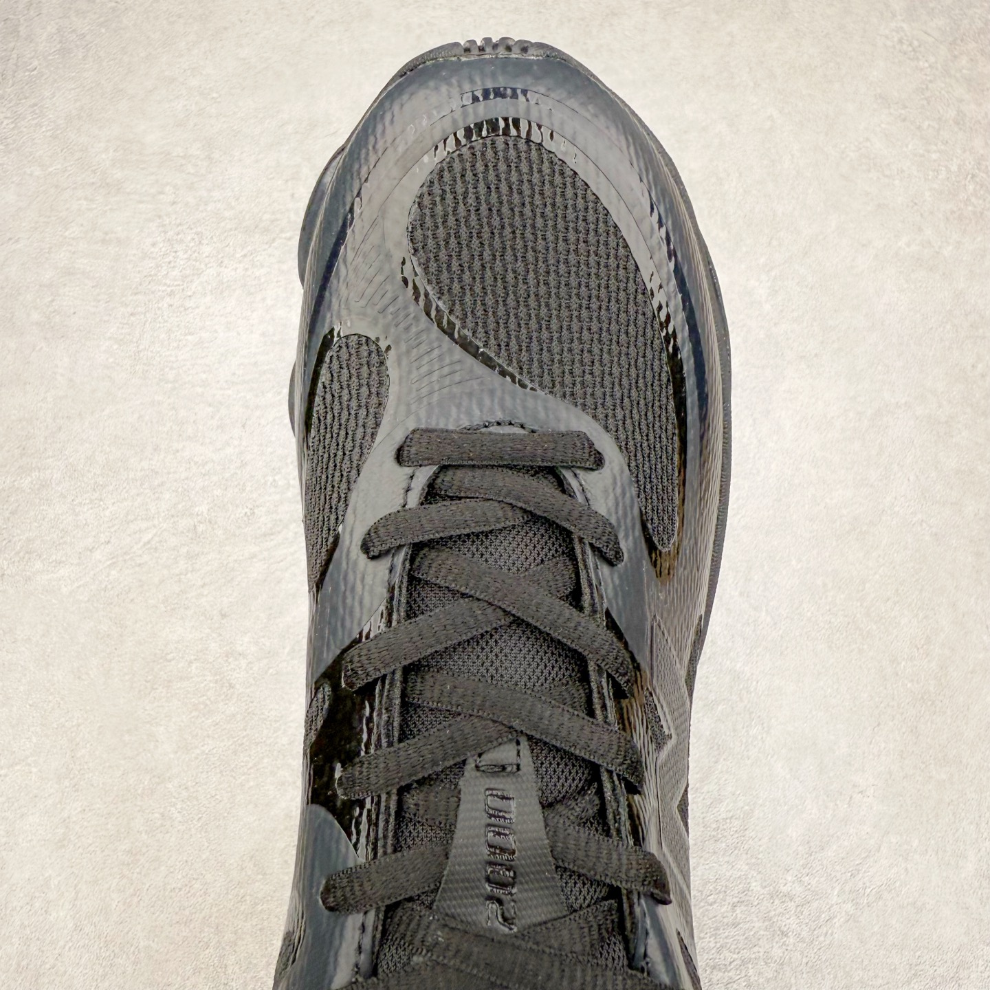 图片[4]-New Balance NB2000 舒适百搭防滑耐磨低帮 休闲跑步鞋 New Balance 在近两年的球鞋市场屡出奇招，在经典鞋型保持进一步增长的同时，推出的每一款新鞋型也都有傲人的战绩。在 327、9060 等鞋型获得成功之后，今天 New Balance 家族又迎来了新鲜血液的注入。这双 New Balance 2000 依然是融合了新旧元素的跑鞋造型，命名为 2000，或许是它的设计理念有着 Y2K 的血统。最大的亮点，在于这双鞋的中底。外侧以五个 ABZORB 单元，带来极具辨识度和冲击力的视觉效果，让这双鞋在外观和脚感方面都颇具吸引力。尺码：36 37 37.5 38 38.5 39 40 40.5 41 42 42.5 43 44 45 46-选品中心