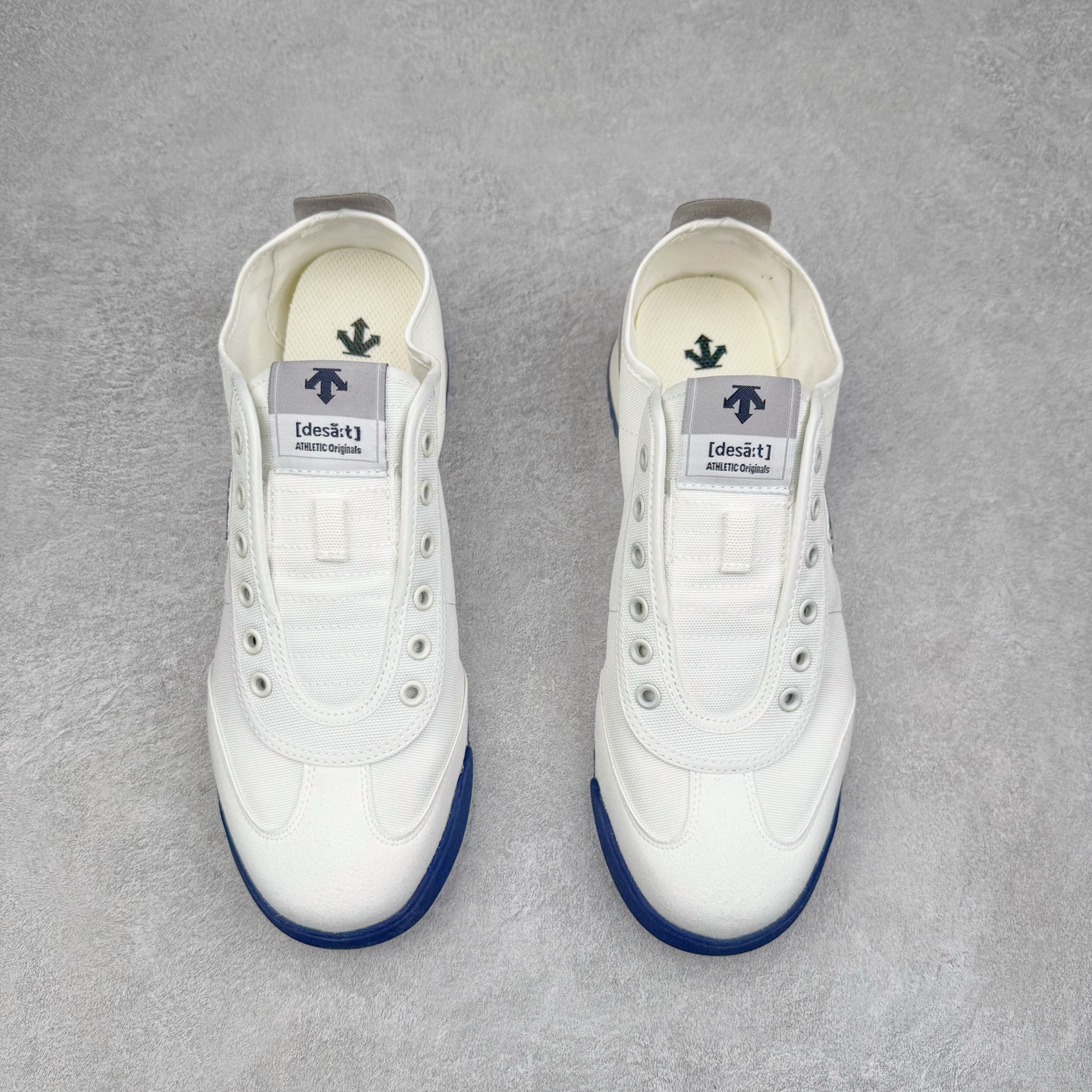 图片[2]-DESCENTE Sport Style Chron Racer迪桑特舒适百搭防滑耐磨低帮生活休闲鞋 是一款集复古与现代于一体的低帮跑步鞋 简洁的牛皮鞋面不仅彰显出时尚的质感 还适用于多种场合的穿搭 这款鞋子的透气性能极佳 轻质弹性鞋底则提供了良好的舒适度和耐磨性 使你在行走或跑步时都能感受到脚底的柔软与支撑 尺码：36 36.5 37.5 38 38.5 39 40 40.5 41 42 42.5 43 44 44.5 45-选品中心