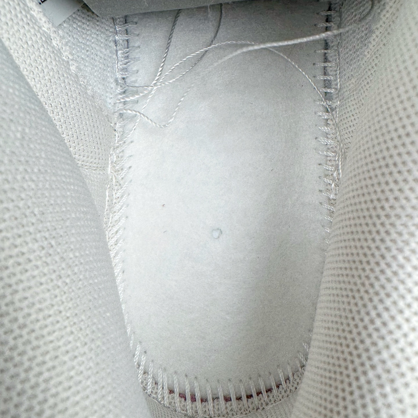 图片[11]-＃YC纯原 NK Dunk Low 冰莓汽水 PB0508-035 此款以甜美满分的粉蓝撞色，诠释出冰莓汽水般的清爽沁甜。鞋面采用细腻皮革承载柔美气质，似融化的草莓冰沙包裹鞋身，粉白双鞋带贯穿其中，编织出完美的色彩呼应。侧翼Swoosh如夏日气泡水般清透澄澈，瞬间打破温柔，最后在鞋跟处点缀精巧的「爱心」，让酷飒感中有了怦然心动的小确幸。定制系列天花板 无原鞋不开发 全系列得物原鞋一比一校对开发 配色持续更新中 终端对接 优势输出 全套原厂楦头原纸板数据档案倾力打造 原汁原味莞产 极致还原 圈内最强针车工艺 高端零售指定版 广东原厂配套原盒原标 鞋盒分三个尺码段 原厂冲刀 超高清洁度 全鞋零毛边皮料切割 采用原厂百宏鞋带以及原厂百宏织唛舌标 内标可供原厂几率过验 进口原装条纹中底布 四线拉帮白色点胶 原厂拉帮手法遵循公司 原厂电绣 极致还原 尺码：36 36.5 37.5 38 38.5 39 40 40.5 41 42 42.5 43 44 44.5 45 46-选品中心