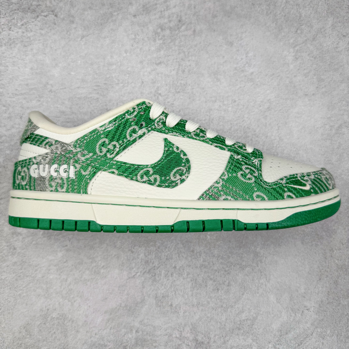 NK Dunk Low 定制配色 SC9207-420 大厂出品 极力推荐 原装头层材料 独家版型蒸餾加工帶來的是更好的视觉和脚感体验大厂纯原品质出货 清洁度 电绣工艺 皮料切割干净无任何毛边 细节完美 实拍调校N版已经零色差零失真 百分百还原实物色彩所见即所得 不存在货不对板色差等低级问题 选购参考实物拍摄 不混卖不参货 只用心做好货严格选品 承诺混一赔十 尺码：36 36.5 37.5 38 38.5 39 40 40.5 41 42 42.5 43 44 44.5 45-选品中心