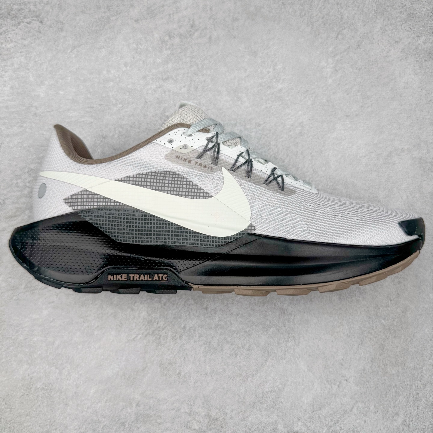 ＃福利特价 NK JUNIPER TRAIL ATC Next Nature 越野跑步鞋 登月兼顾迅疾外观和稳固脚感 后跟覆面和中足动态支撑巧妙融合 缔造稳定顺畅的迈步体验 尺码：36 36.5 37.5 38 38.5 39 40 40.5 41 42 42.5 43 44 44.5 45-选品中心