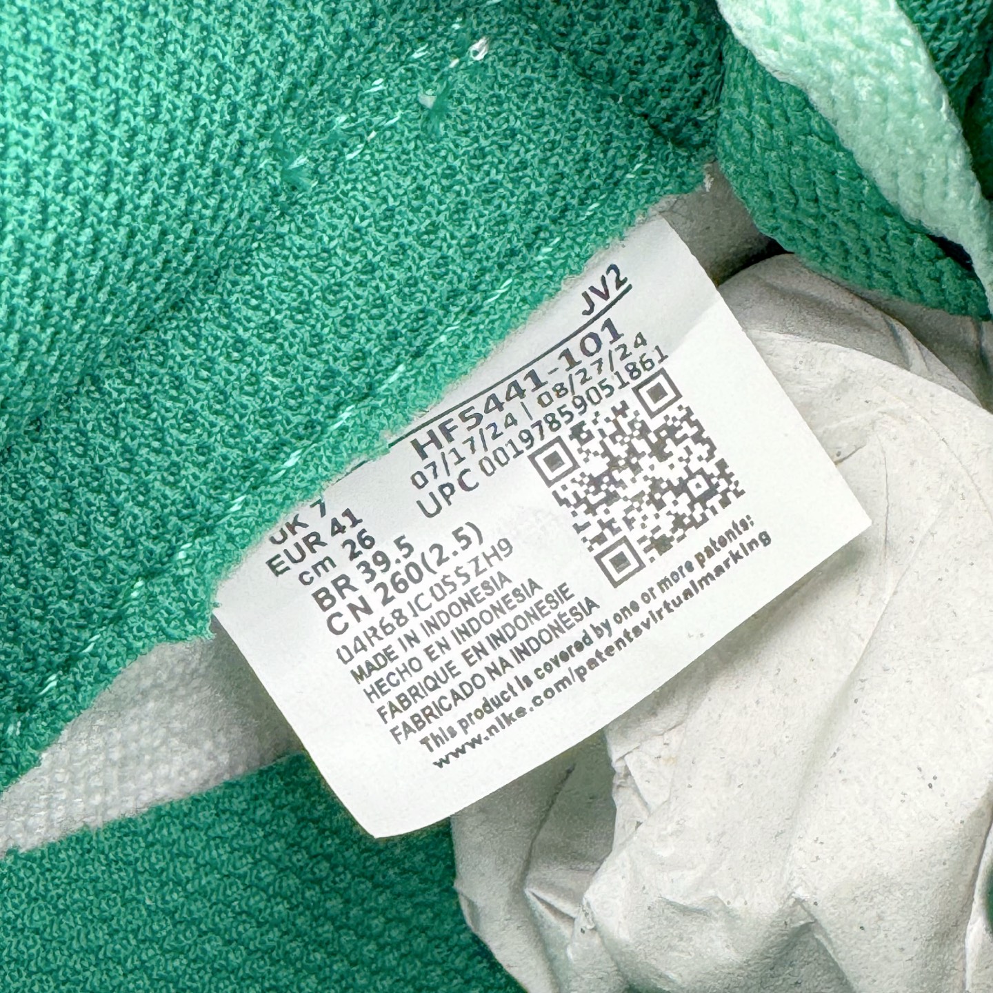 图片[12]-＃YC纯原 NK Dunk Low 柳拂衣 HF5441-101 当Dunk经典廓形邂逅东方自然诗韵，纯白皮革画布上，刺绣柳叶悄然舒展，如风拂衣袂；侧翼Swoosh化作纤柔枝干，随步摇曳的，是鞋帮处蔓延的盎然春意。拒绝千篇一律的复刻，以手绘温度唤醒鞋柜春天。步履生风，信步春庭，聆听万物生长的频率。定制系列天花板 无原鞋不开发 全系列得物原鞋一比一校对开发 配色持续更新中 终端对接 优势输出 全套原厂楦头原纸板数据档案倾力打造 原汁原味莞产 极致还原 圈内最强针车工艺 高端零售指定版 广东原厂配套原盒原标 鞋盒分三个尺码段 原厂冲刀 超高清洁度 全鞋零毛边皮料切割 采用原厂百宏鞋带以及原厂百宏织唛舌标 内标可供原厂几率过验 进口原装条纹中底布 四线拉帮白色点胶 原厂拉帮手法遵循公司 原厂电绣 极致还原 尺码：36 36.5 37.5 38 38.5 39 40 40.5 41 42 42.5 43 44 44.5 45 46-选品中心