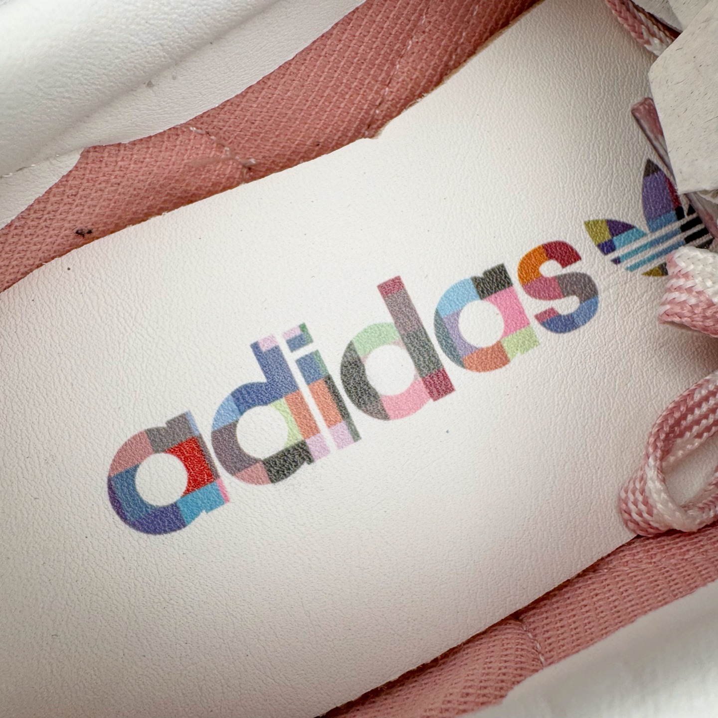 图片[13]-＃C版纯原 AD Originals Handball SPZL 手球运动员系列百搭休闲运动板鞋 KJ6305 这款来自阿迪达斯的这款HANDBALL SPZL前身是一双手球运动鞋，这一次拿来复刻，所以鞋面的主要色彩选用了黑色， 鞋面外侧除了Spezial字母之外还有三叶草标志。Handball SPZL作为复古手球训练鞋与作为室内足球鞋的Samba有着异曲同工之处，但是质感更为出众的鞋身以及丰富的配色选择比起Samba来讲可以说是更胜一筹了！尺码：36 36⅔ 37⅓ 38 38⅔ 39⅓ 40 40⅔ 41⅓ 42 42⅔ 43⅓ 44 45-选品中心