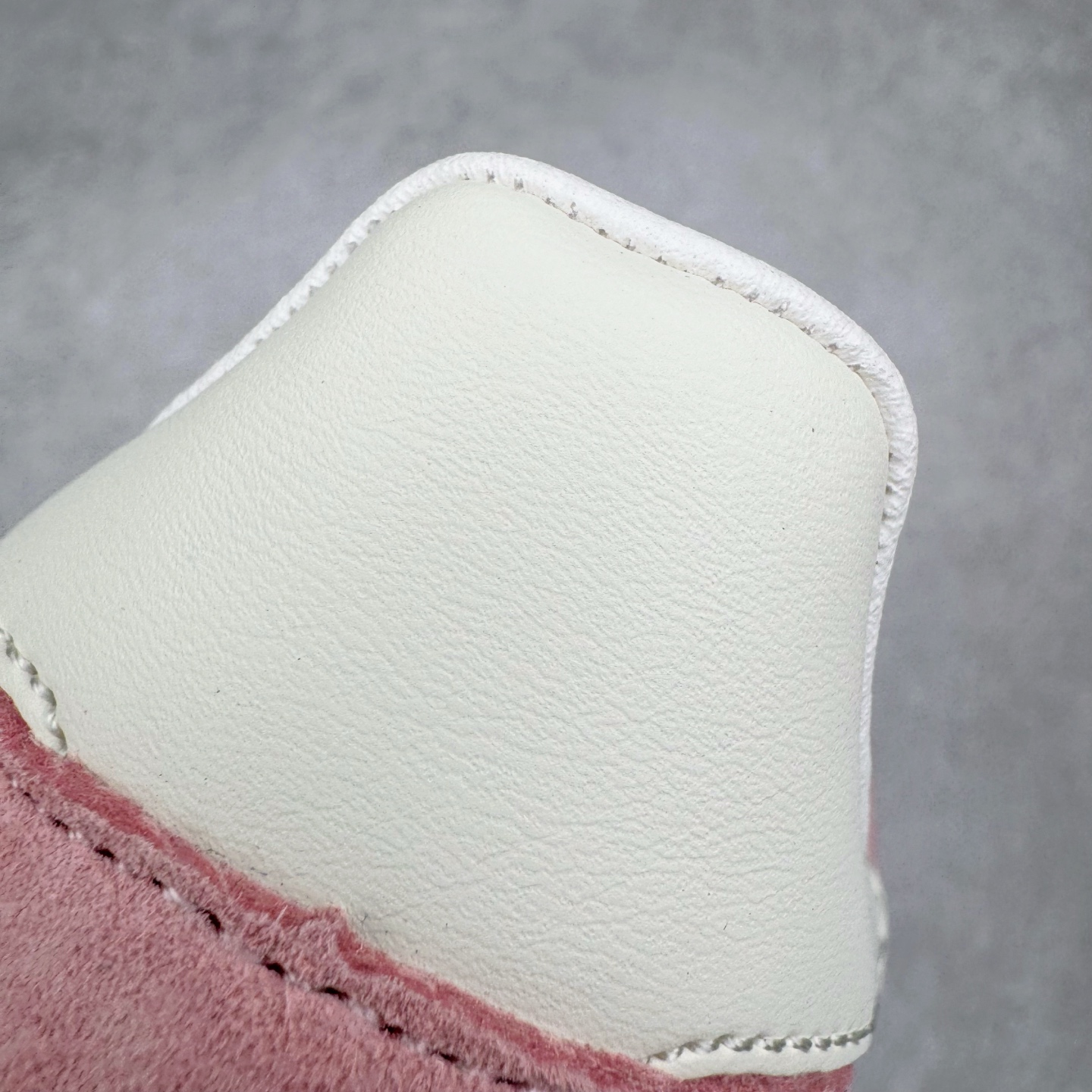 图片[12]-＃C版纯原 AD Originals Handball SPZL 手球运动员系列百搭休闲运动板鞋 KJ6305 这款来自阿迪达斯的这款HANDBALL SPZL前身是一双手球运动鞋，这一次拿来复刻，所以鞋面的主要色彩选用了黑色， 鞋面外侧除了Spezial字母之外还有三叶草标志。Handball SPZL作为复古手球训练鞋与作为室内足球鞋的Samba有着异曲同工之处，但是质感更为出众的鞋身以及丰富的配色选择比起Samba来讲可以说是更胜一筹了！尺码：36 36⅔ 37⅓ 38 38⅔ 39⅓ 40 40⅔ 41⅓ 42 42⅔ 43⅓ 44 45-选品中心