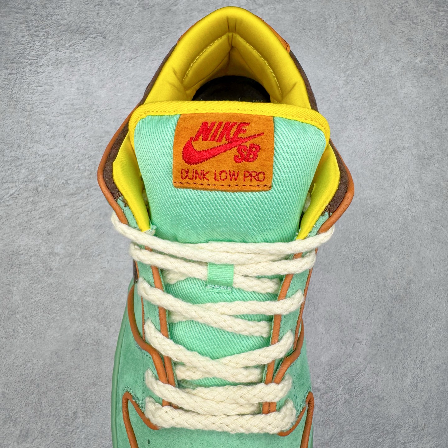 图片[5]-＃S2纯原 NK SB Dunk Low 黑人月 绿色HF3058-300 独家原厂航空铝磨具打磨大底 鞋头坡度极致还原 原盒原配 圈内天花板工艺 原厂冲刀 超高清洁度 全鞋零毛边皮料切割 全套原楦原模倾力打造完美版型 采用原厂百宏鞋带以及原厂百宏织唛舌标 内标可供原厂几率过验 原厂中底布黄色点胶 原厂中底布拉帮走线遵循公司‼️尺码：36 36.5 37.5 38 38.5 39 40 40.5 41 42 42.5 43 44 44.5 45 46 47.5-选品中心