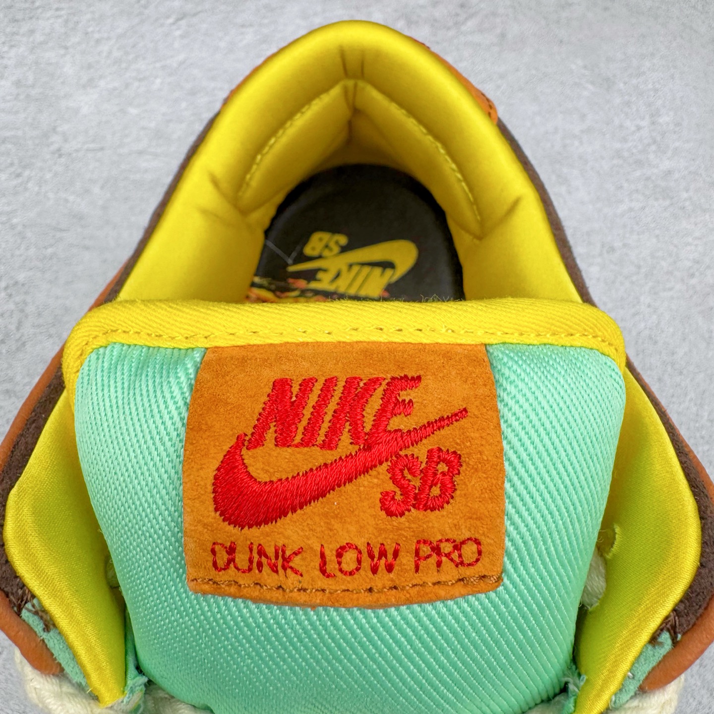 图片[16]-＃S2纯原 NK SB Dunk Low 黑人月 绿色HF3058-300 独家原厂航空铝磨具打磨大底 鞋头坡度极致还原 原盒原配 圈内天花板工艺 原厂冲刀 超高清洁度 全鞋零毛边皮料切割 全套原楦原模倾力打造完美版型 采用原厂百宏鞋带以及原厂百宏织唛舌标 内标可供原厂几率过验 原厂中底布黄色点胶 原厂中底布拉帮走线遵循公司‼️尺码：36 36.5 37.5 38 38.5 39 40 40.5 41 42 42.5 43 44 44.5 45 46 47.5-选品中心